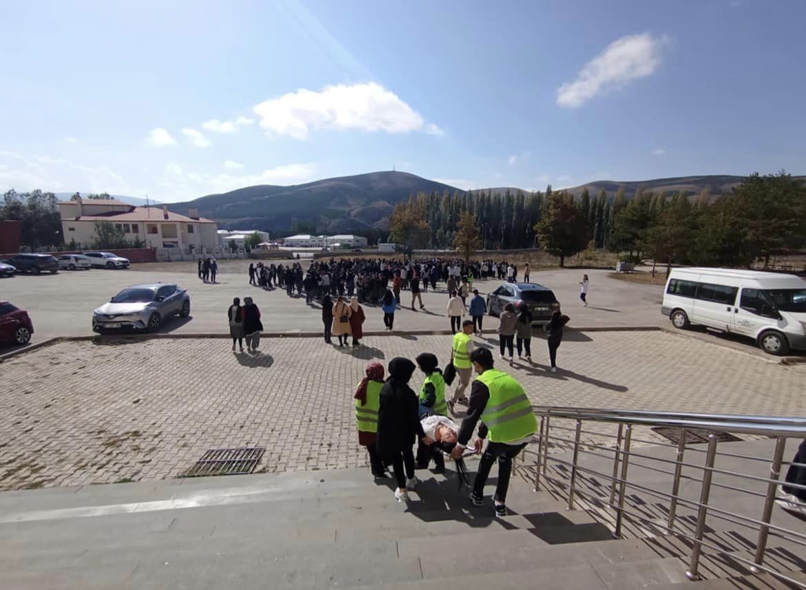 Bayburt’ta afet eğitimi ve tatbikat gerçekleştirildi
