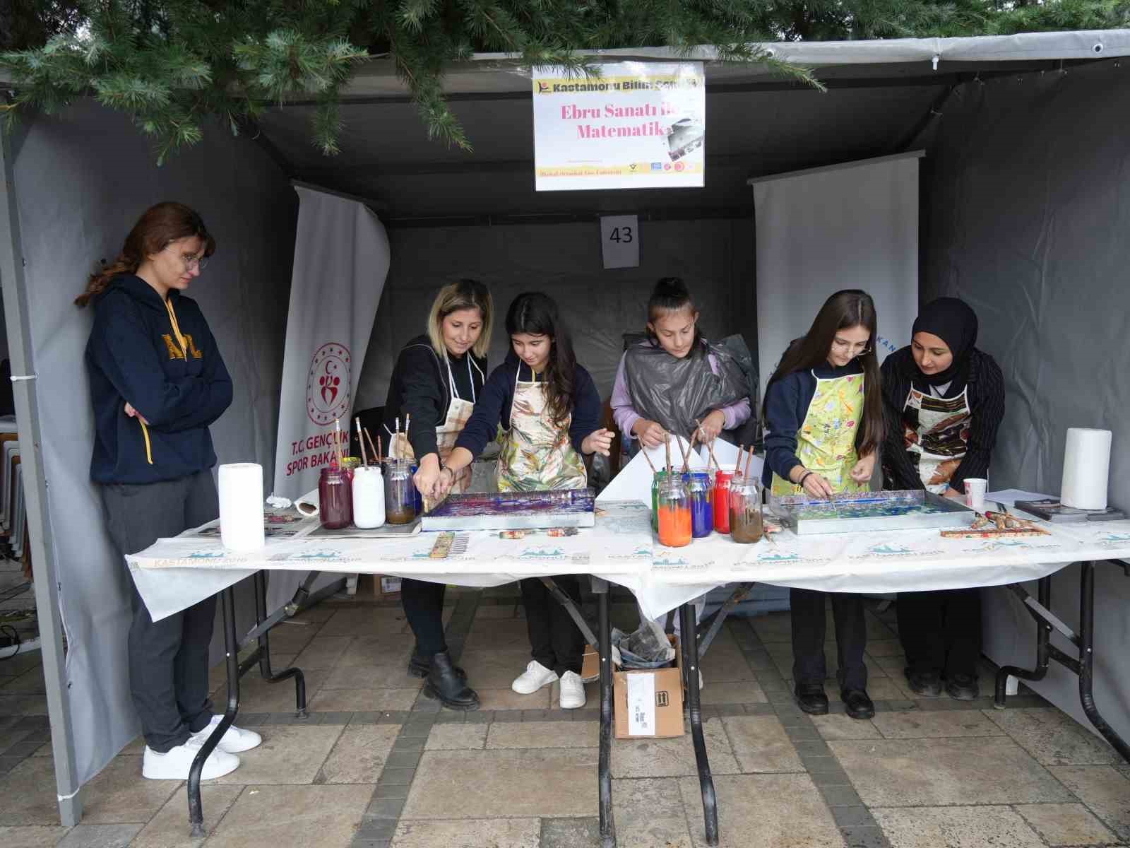 Öğrenciler, bilim şenliğinde hem eğlendi hem de öğrendi
