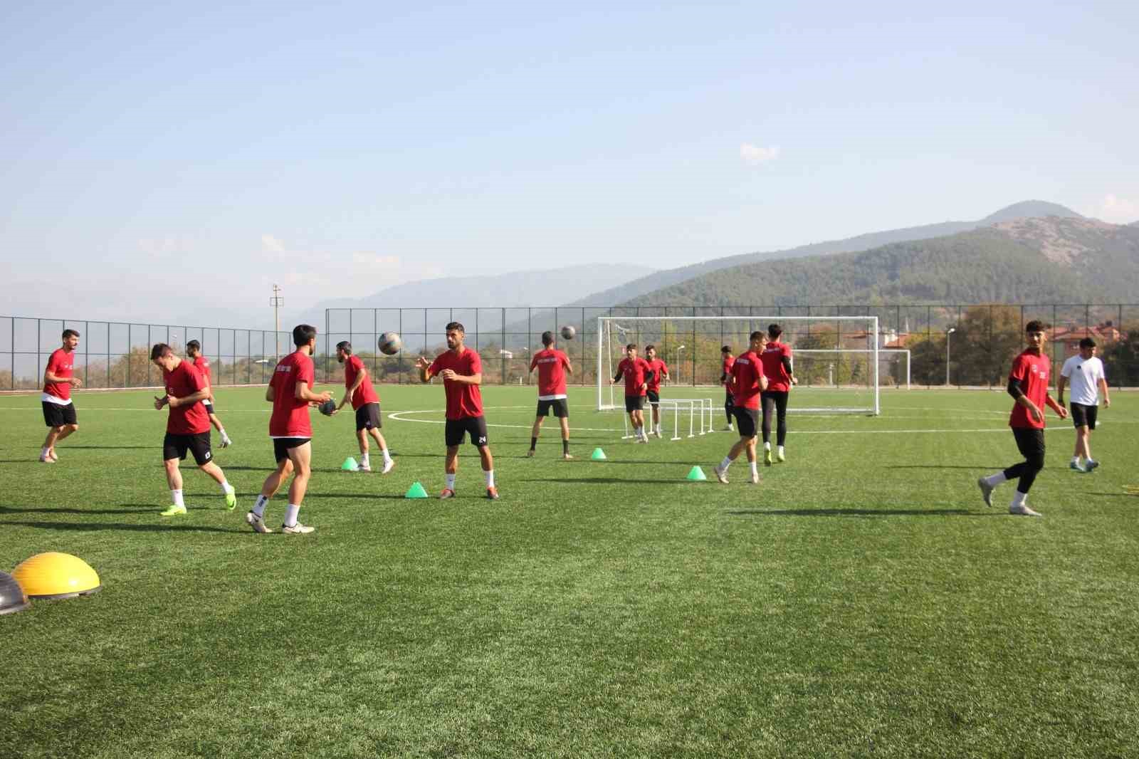 Denizli İdmanyurdu hocası, Sandıklıspor maçındaki hakem hatalarına tepki gösterdi
