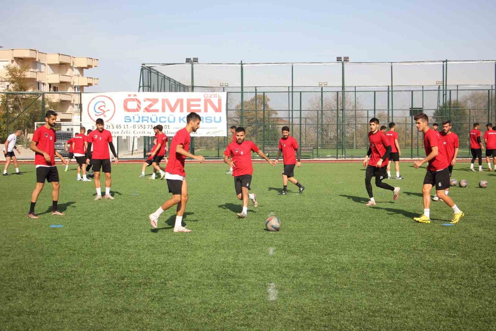 Denizli İdmanyurdu hocası, Sandıklıspor maçındaki hakem hatalarına tepki gösterdi
