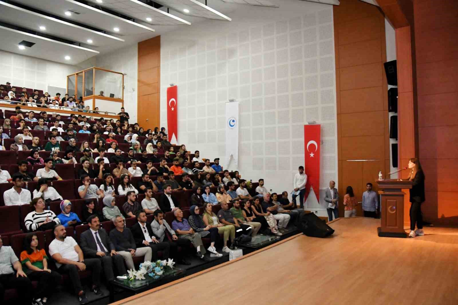 Üniversitede ’Uçuş ve Ötesi’ başlıklı söyleşi programı düzenlendi
