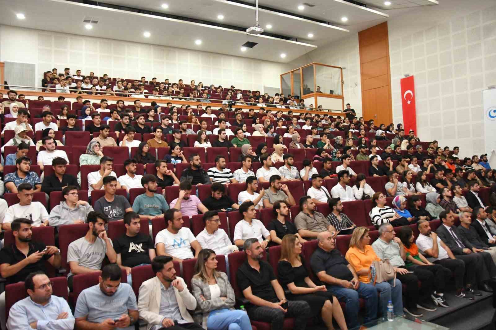 Üniversitede ’Uçuş ve Ötesi’ başlıklı söyleşi programı düzenlendi
