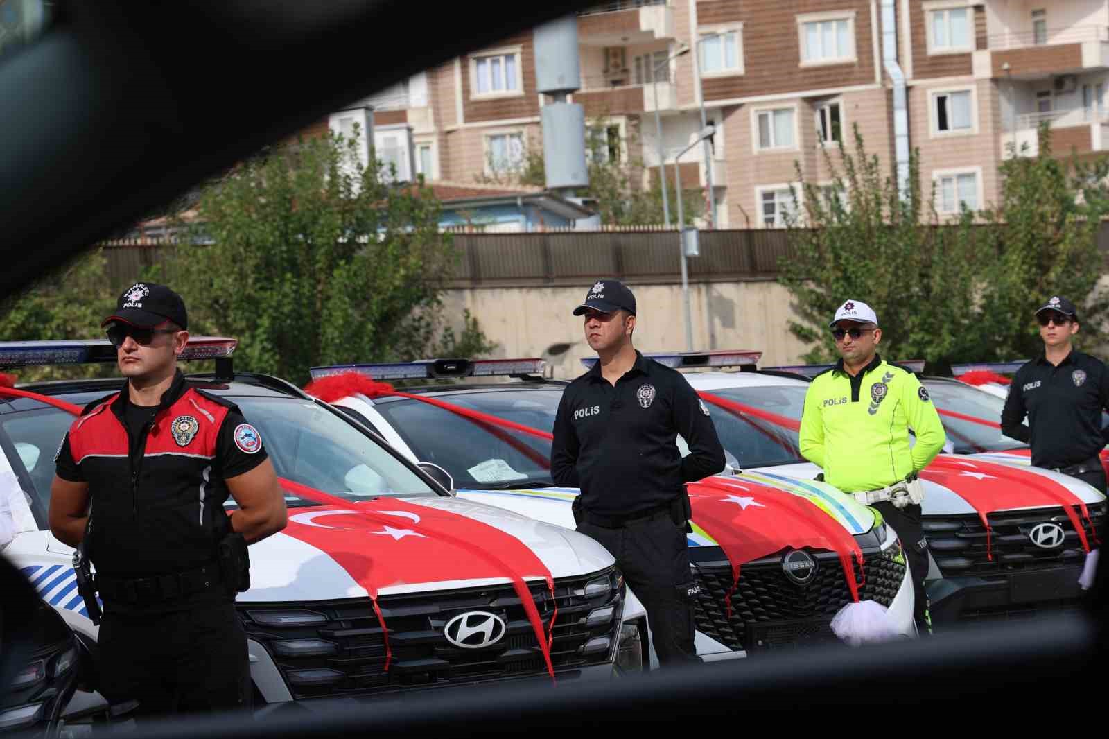 Diyarbakır Valisi Zorluoğlu: “Bu şehrin sokaklarını tekrar eski günlerinde olduğu gibi karıştırmak isteyenlerde var”
