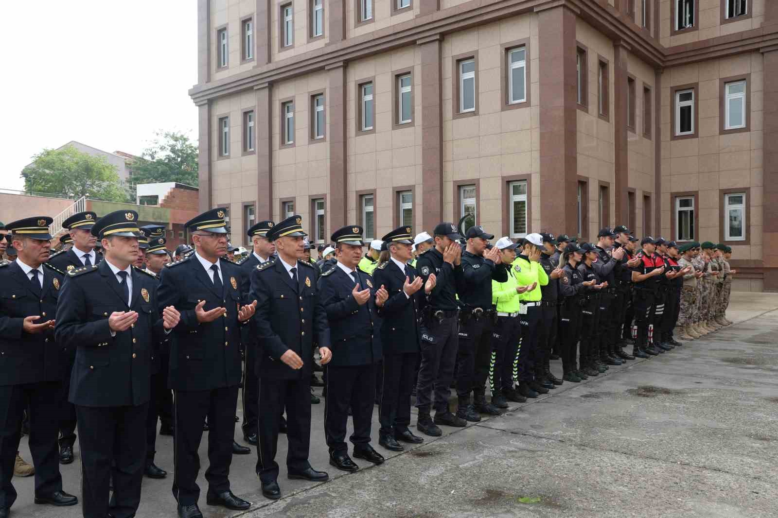 Diyarbakır Valisi Zorluoğlu: “Bu şehrin sokaklarını tekrar eski günlerinde olduğu gibi karıştırmak isteyenlerde var”
