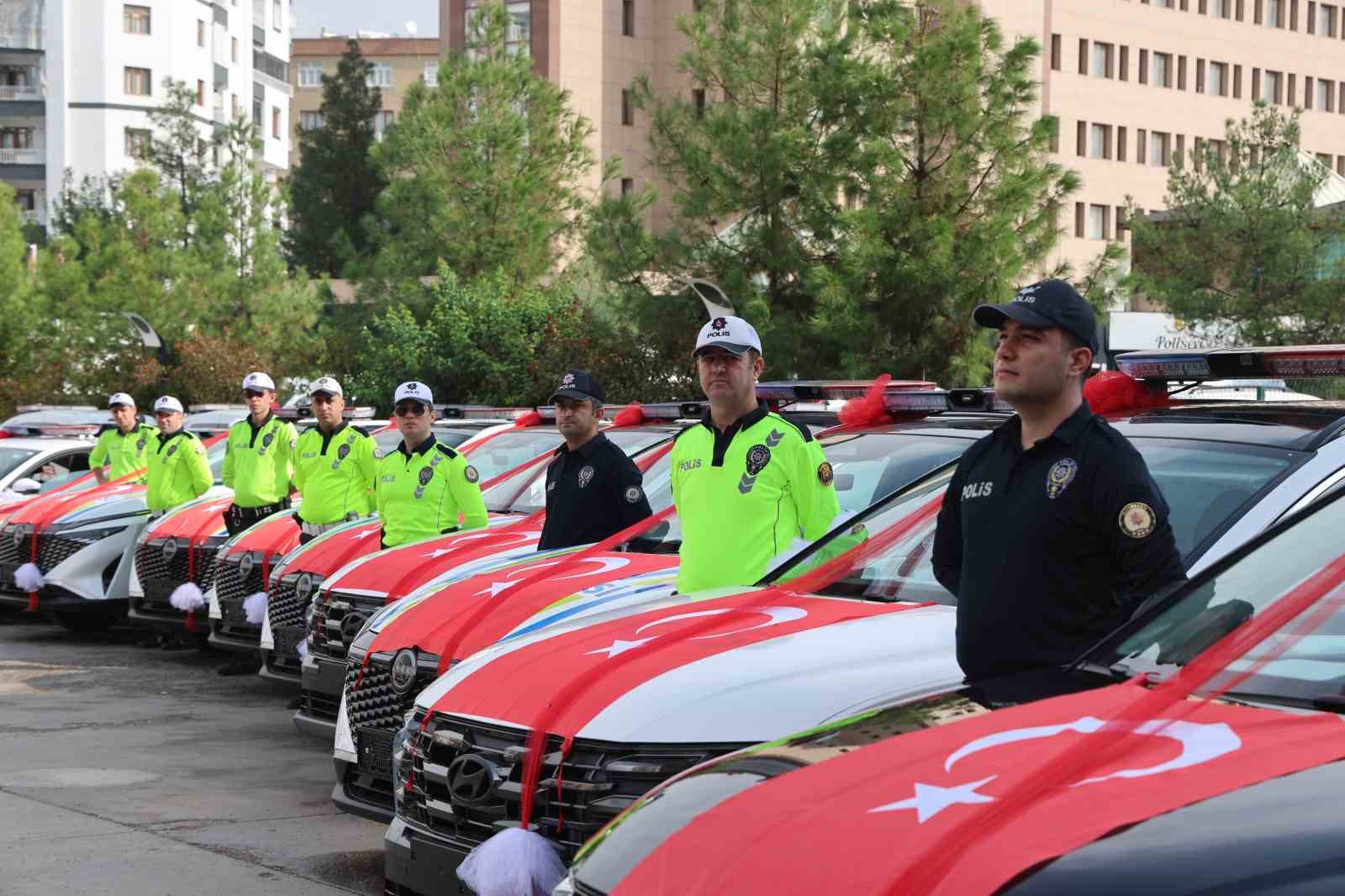 Diyarbakır Valisi Zorluoğlu: “Bu şehrin sokaklarını tekrar eski günlerinde olduğu gibi karıştırmak isteyenlerde var”
