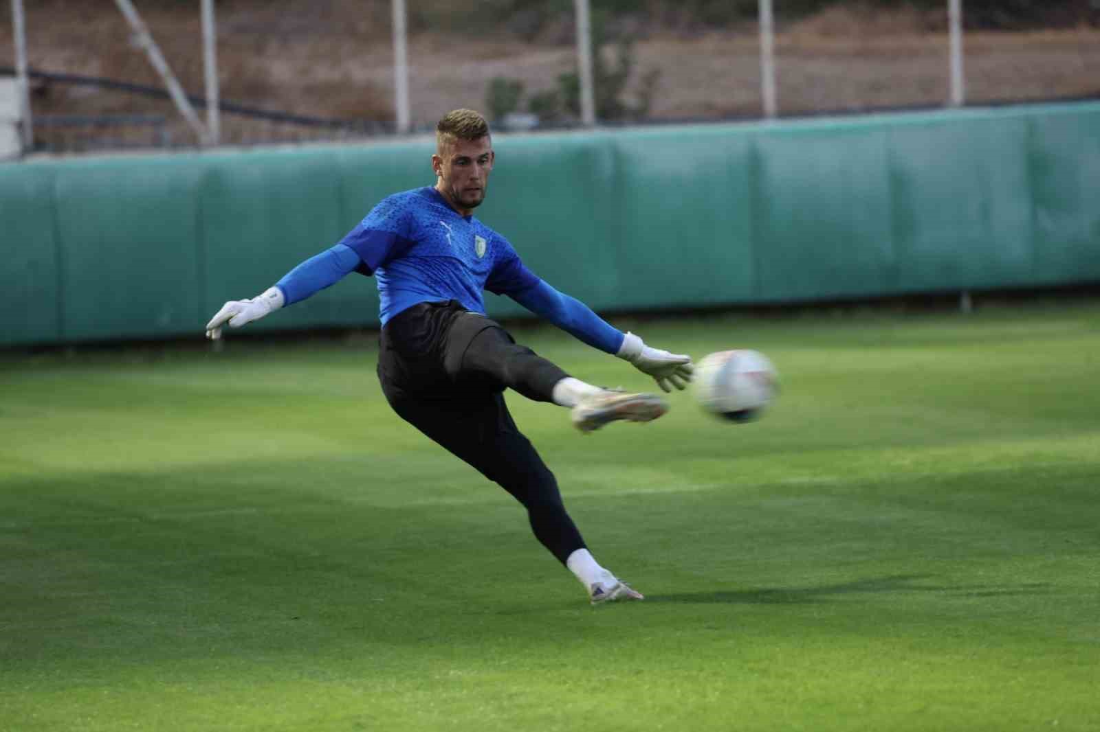 İsmet Taşdemir, Çaykur Rizespor maçının zorlu geçeceğini düşünüyor
