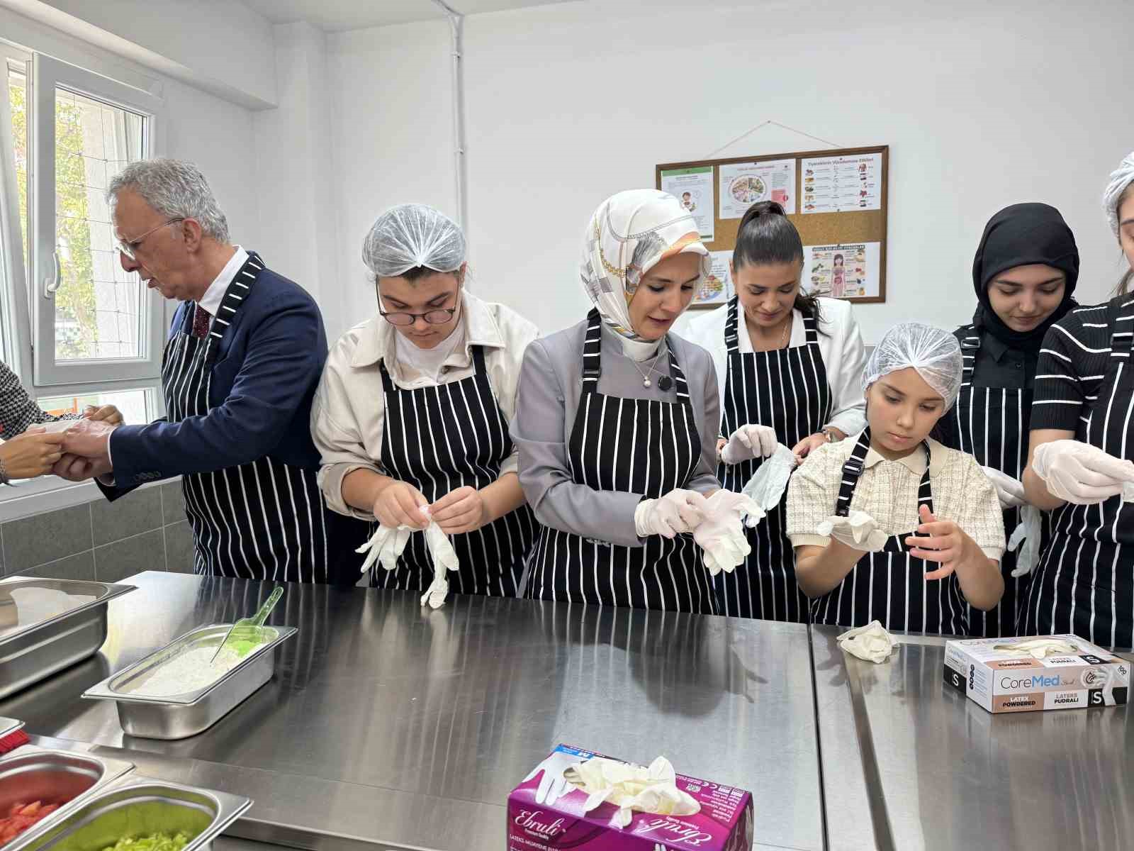 Kasımpaşa Oya Kayacık ÇES Gastronomi Atölyesi açıldı
