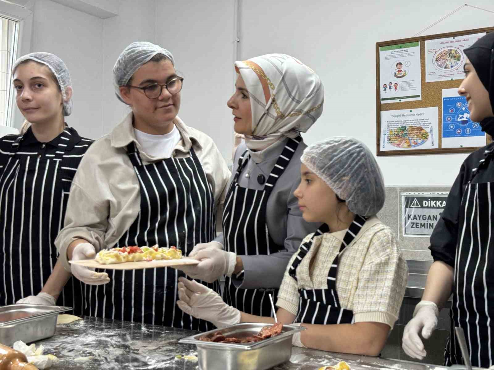 Kasımpaşa Oya Kayacık ÇES Gastronomi Atölyesi açıldı
