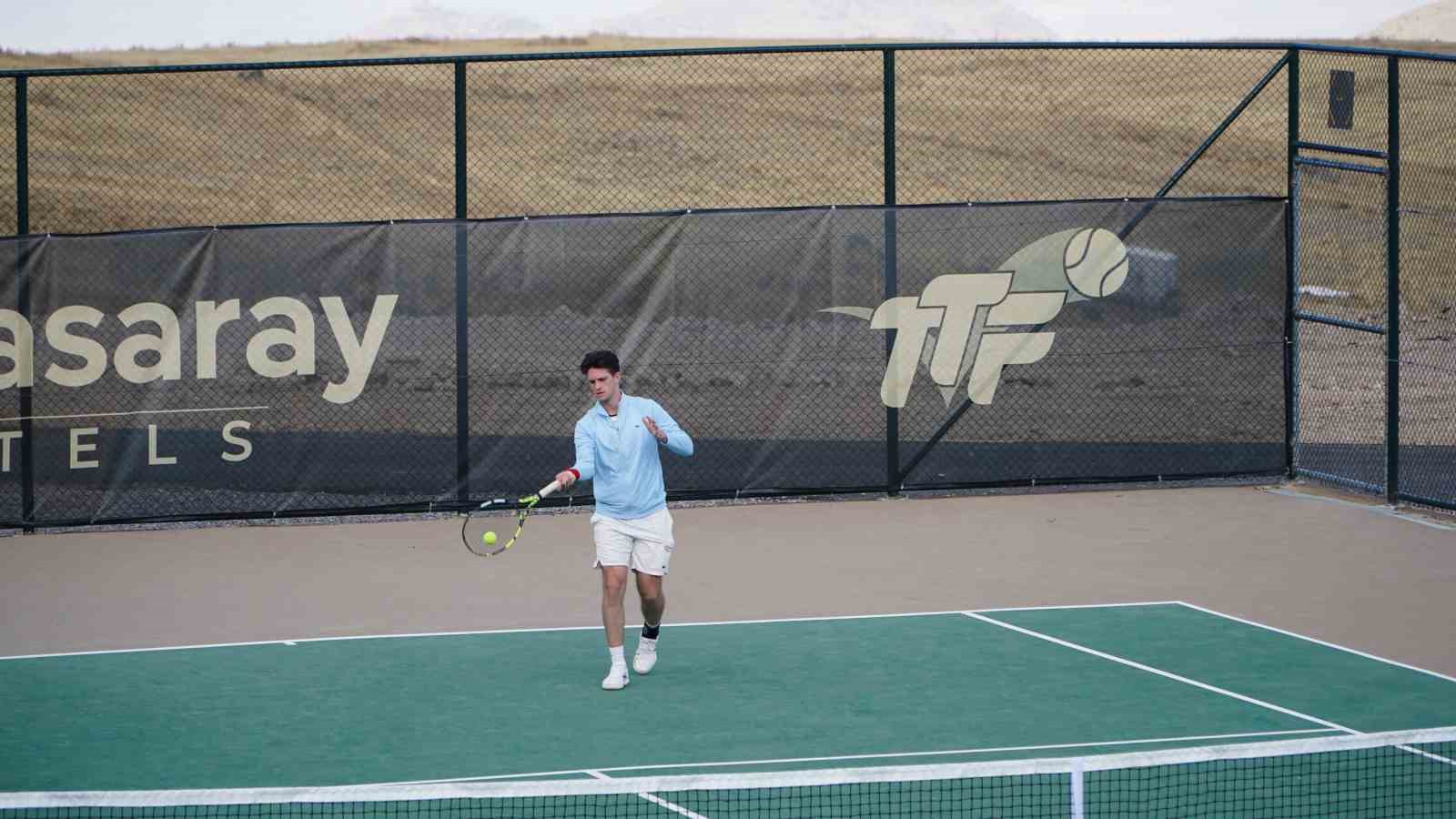 2 bin 300 rakımda uluslararası tenis turnuvası
