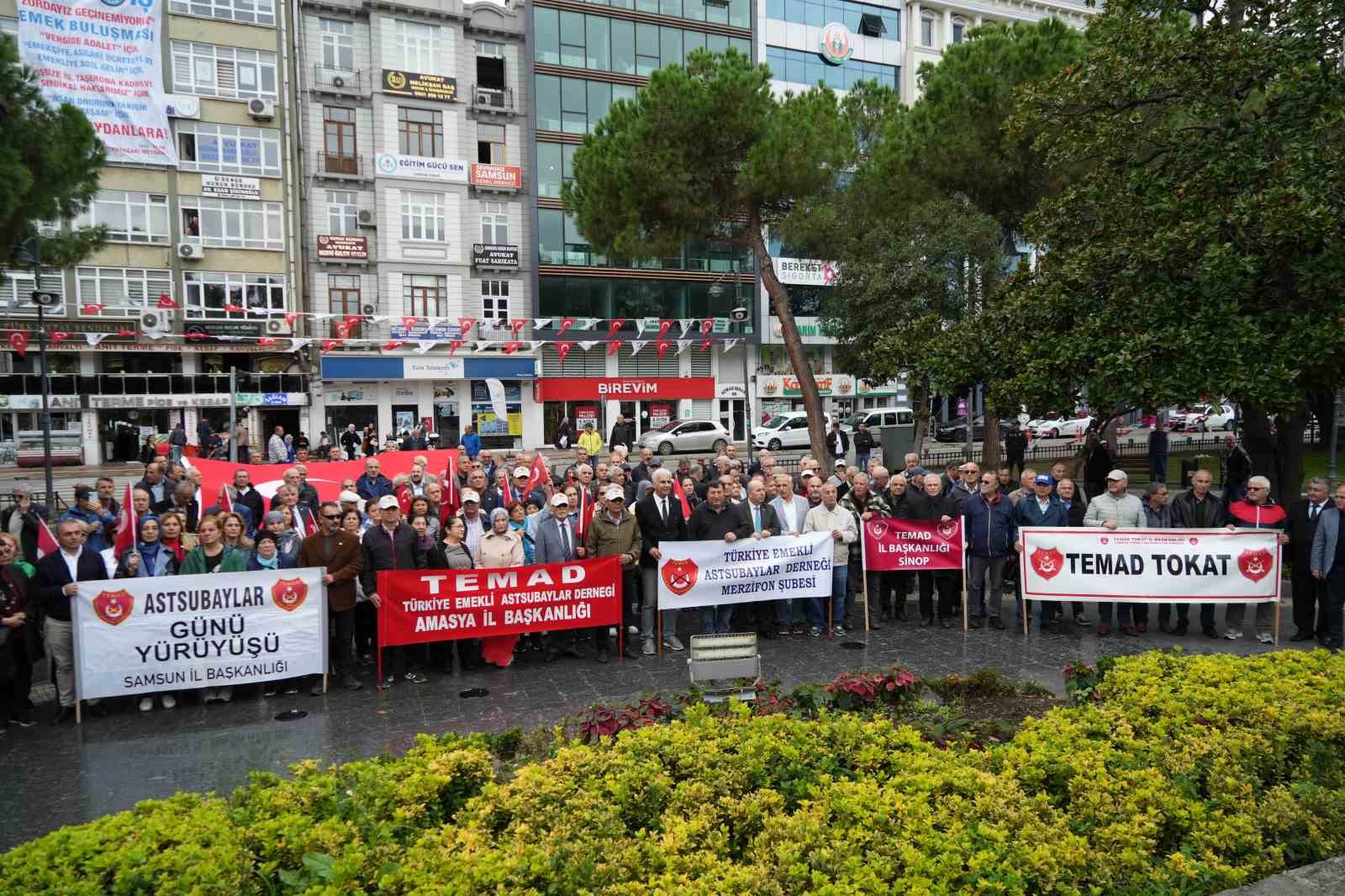 ’17 Ekim Astsubaylar Günü’nde emekli astsubaylardan yürüyüş
