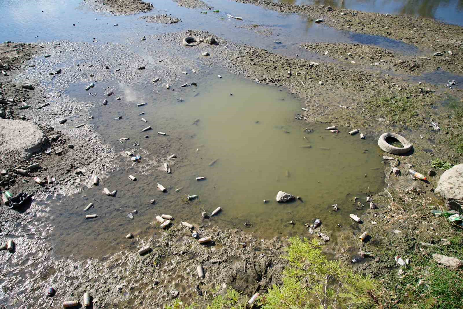 Tunca Nehri’nde kuraklık: Çöplüğe döndü
