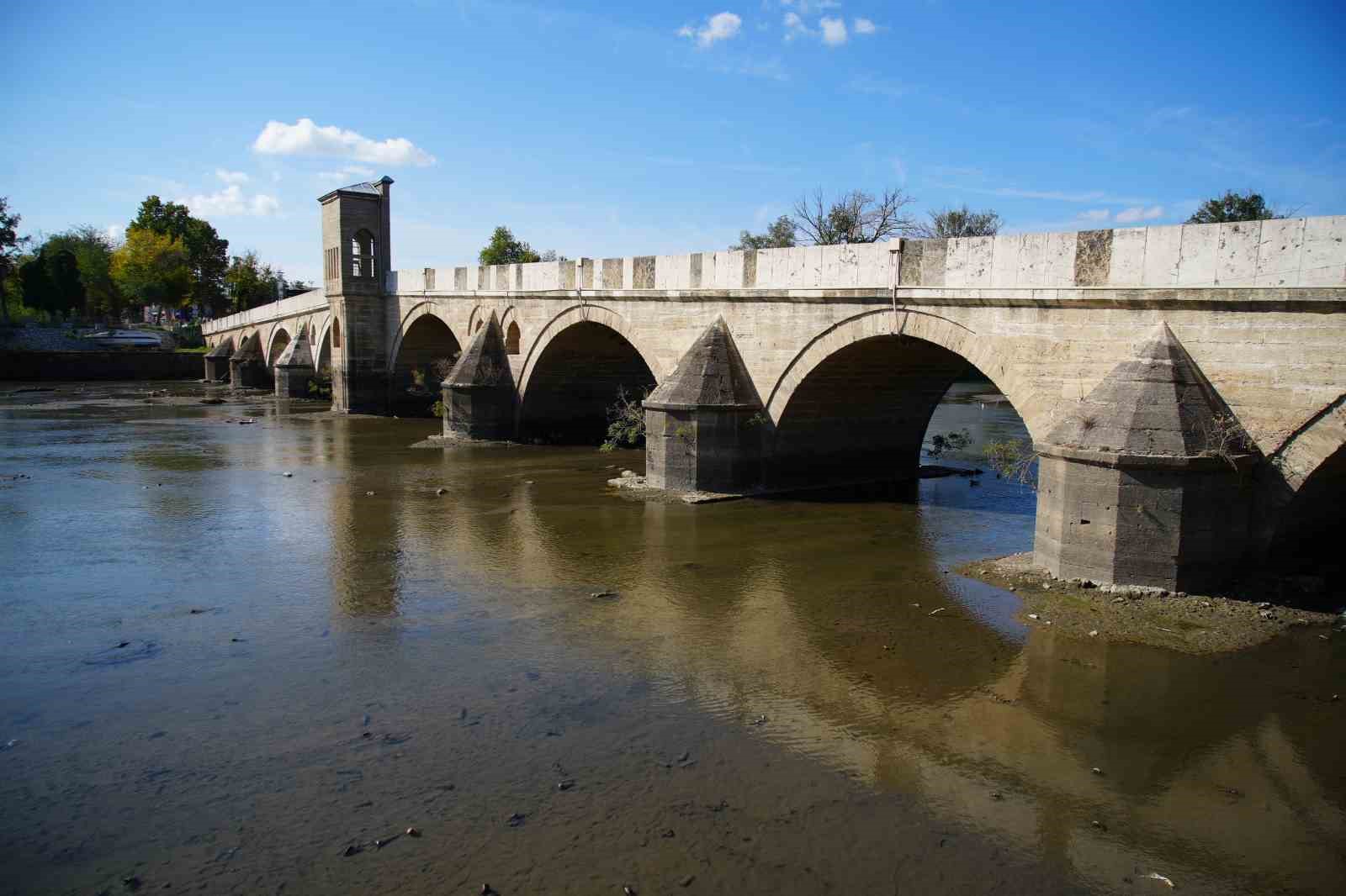 Tunca Nehri’nde kuraklık: Çöplüğe döndü
