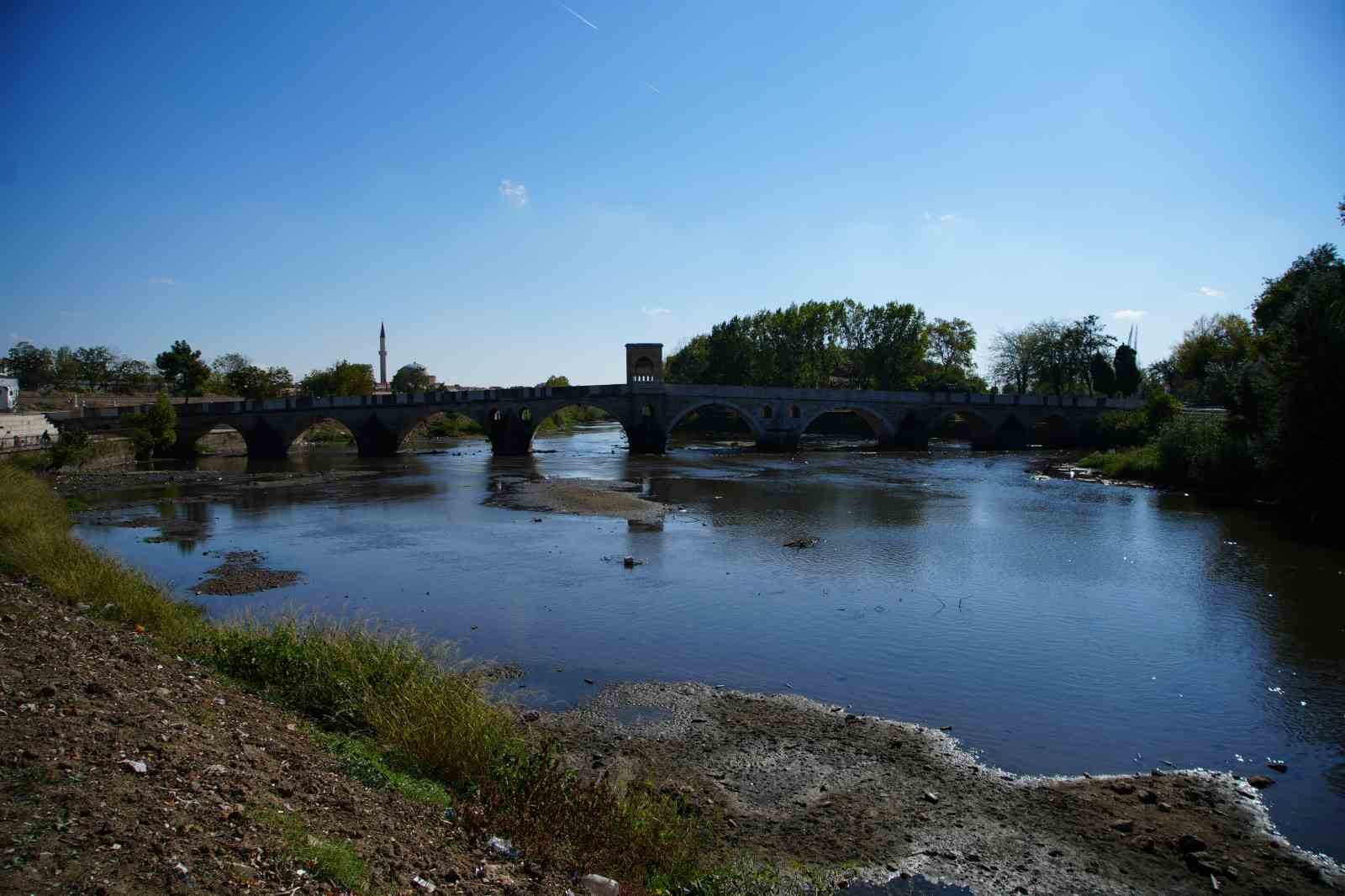 Tunca Nehri’nde kuraklık: Çöplüğe döndü
