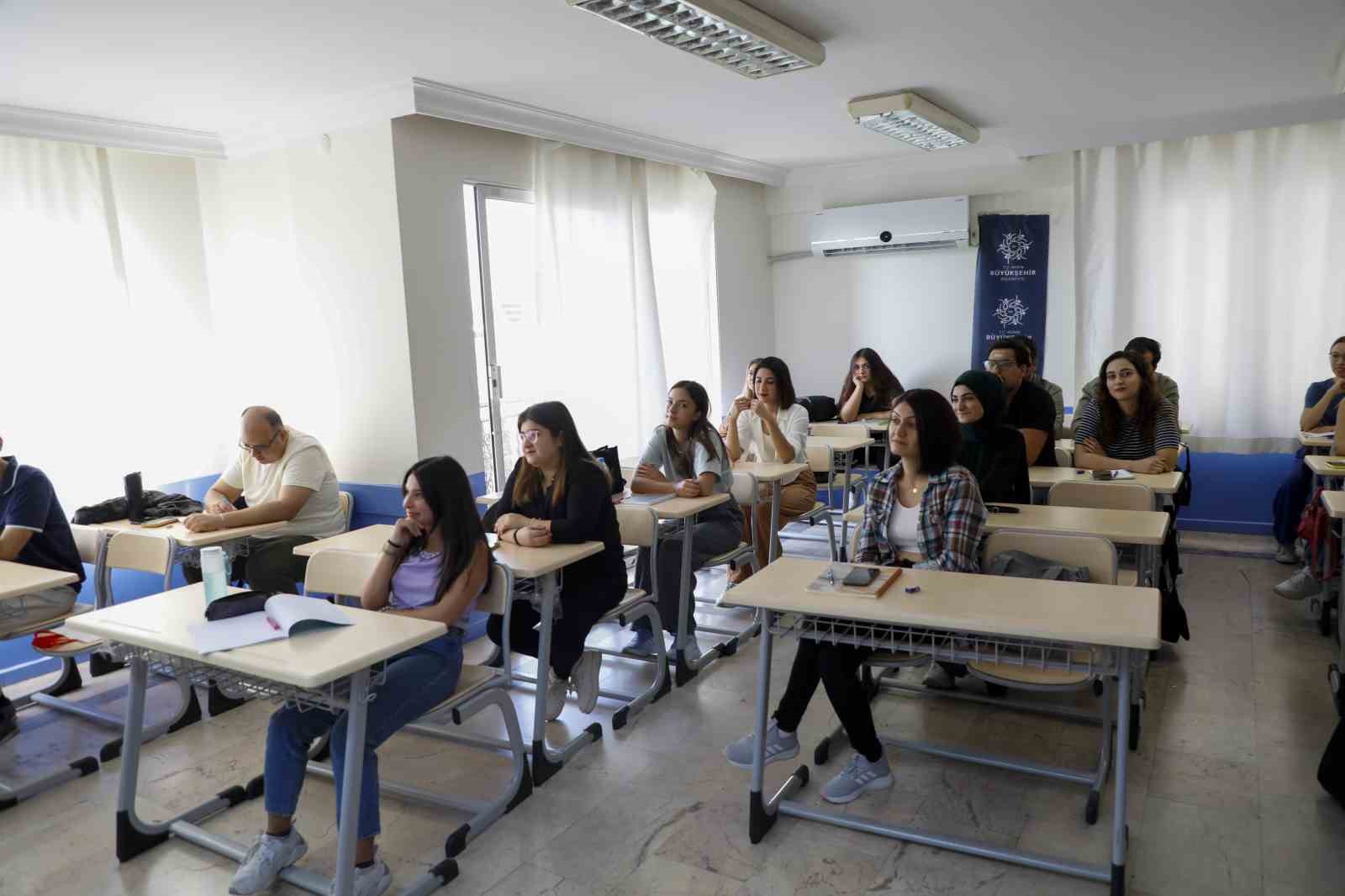 Başkan Çerçioğlu memur adaylarının yanında
