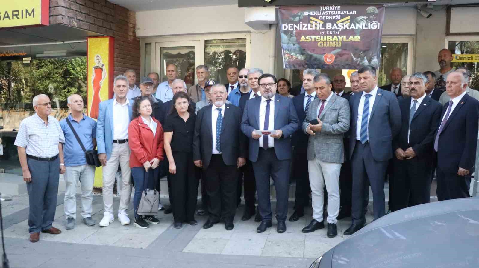 Denizli’de astsubaylar, 17 Ekim Astsubaylar Günü’nü kutladı
