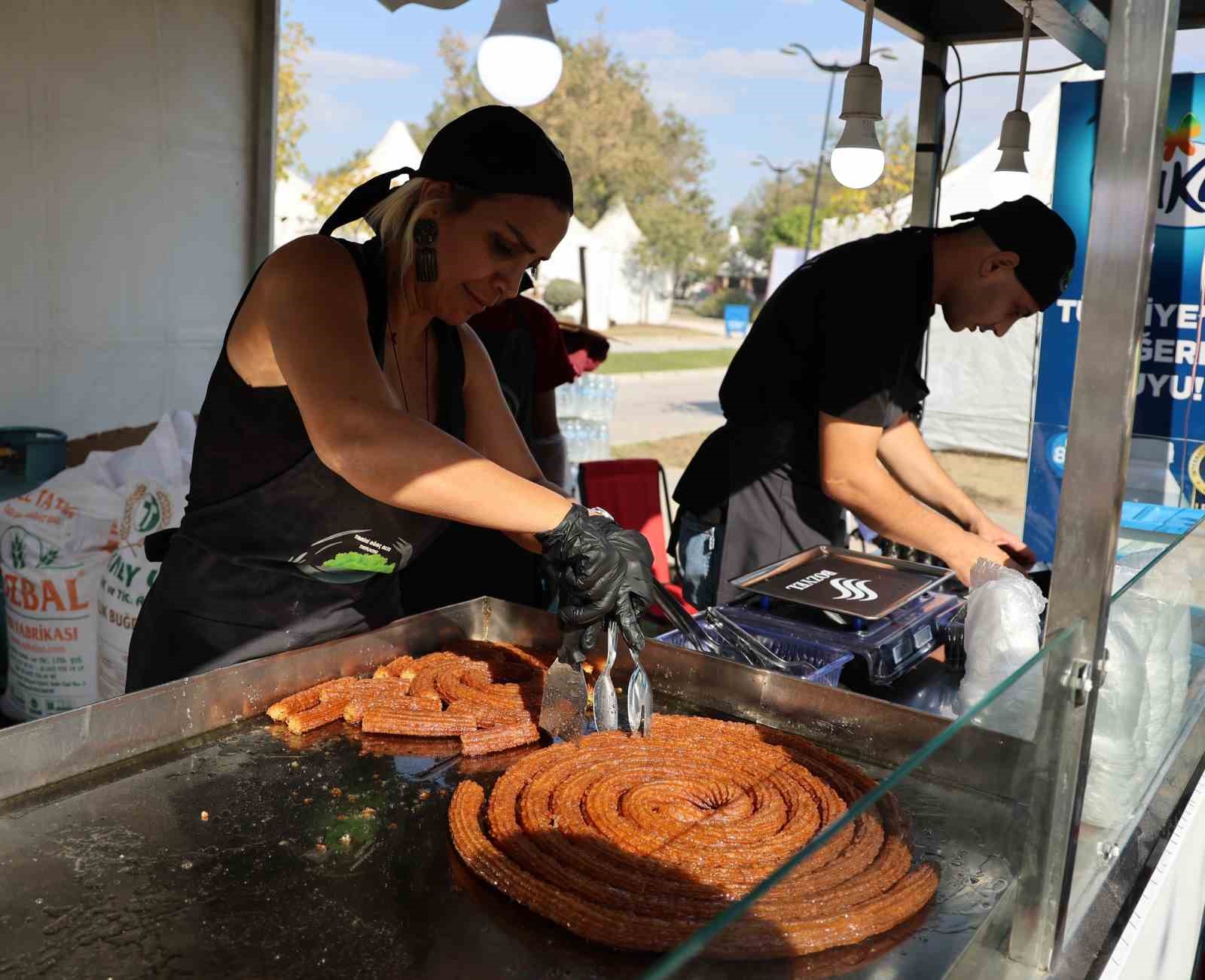 8. Uluslararası Adana Lezzet Festivali Merkez Park’ta başladı
