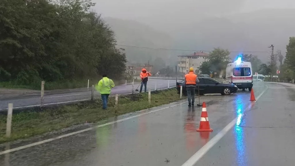 Zonguldak’ta ıslak zemin kazaya neden oldu
