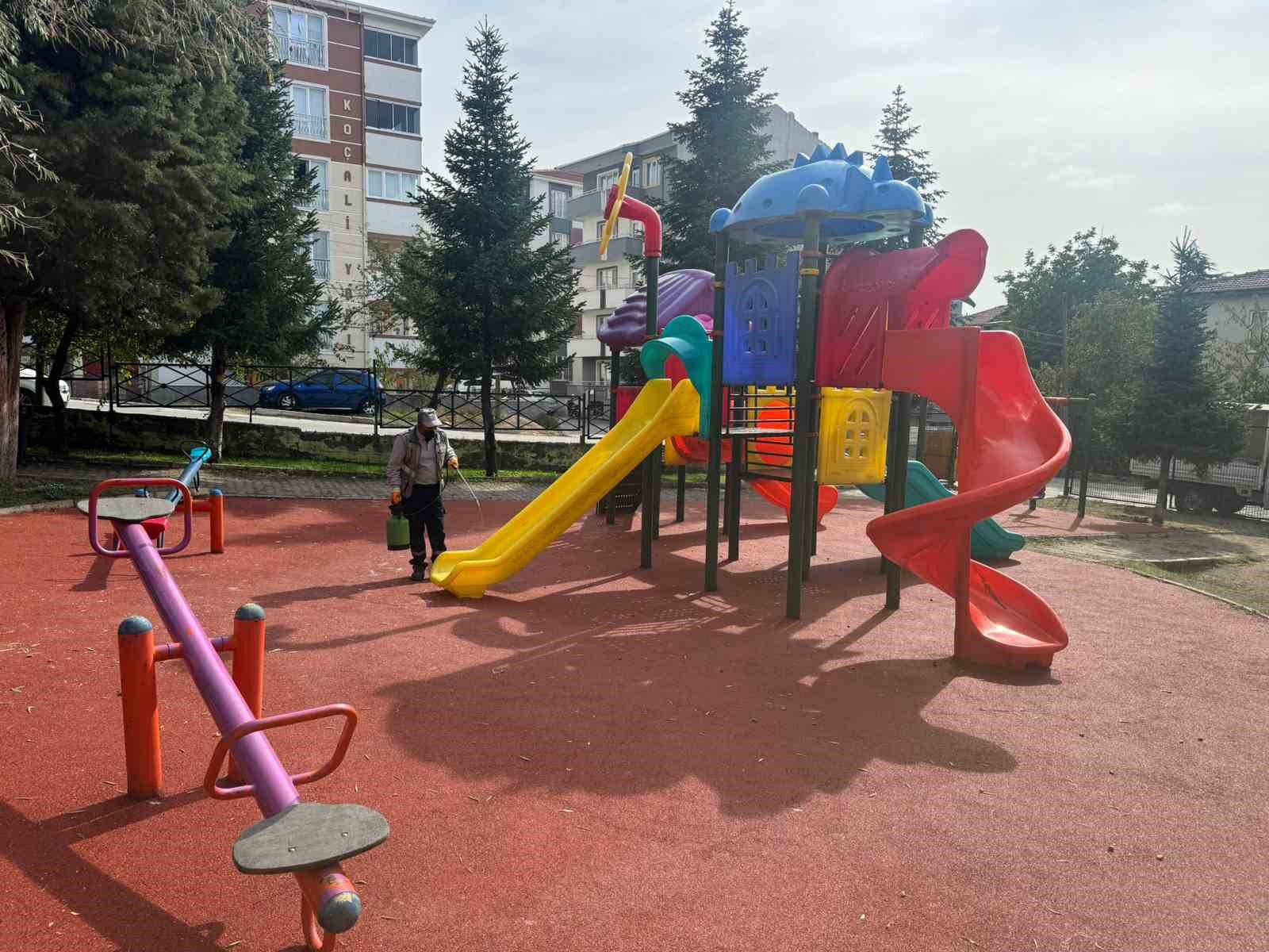 Bozüyük’te çocuk parkları dezenfekte  ediliyor
