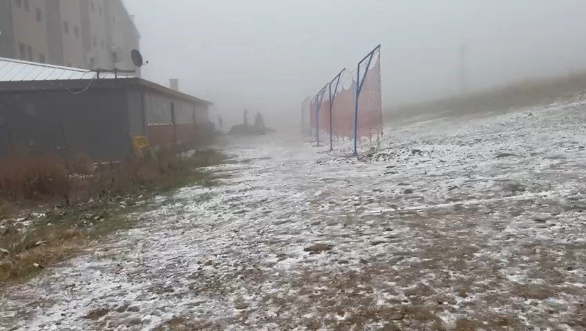 Uludağ’da beklenen kar yağışı başladı
