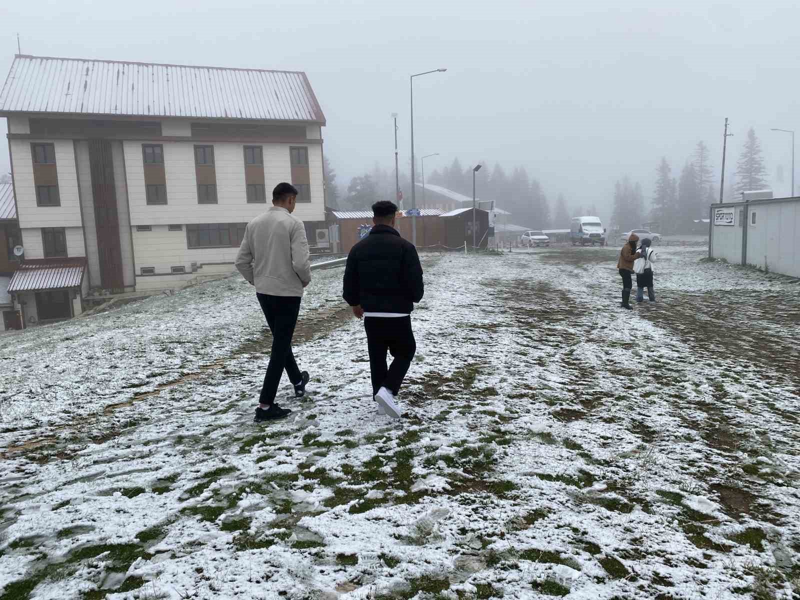 Ilgaz Dağı’na mevsimin ilk karı düştü
