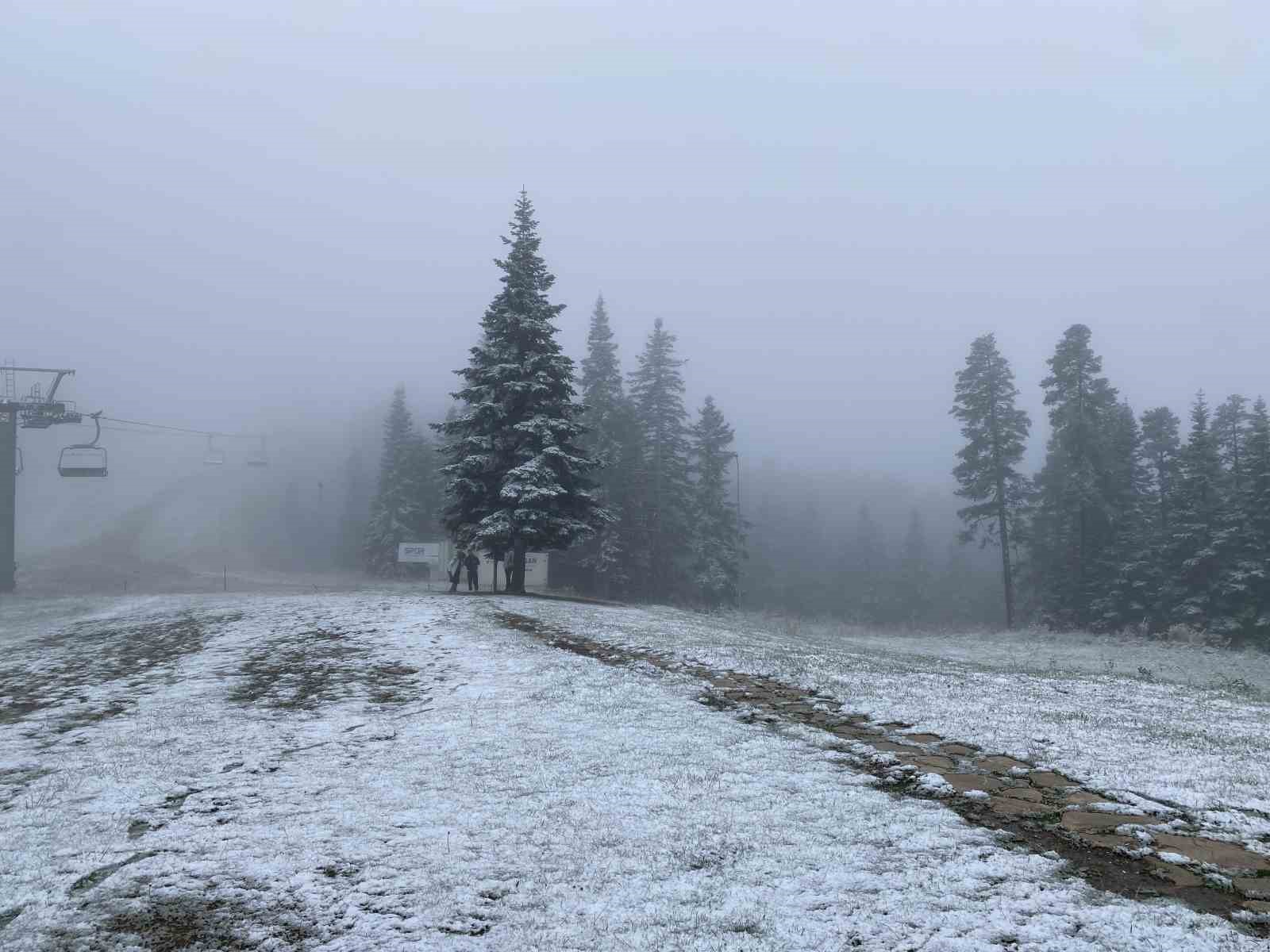 Ilgaz Dağı’na mevsimin ilk karı düştü
