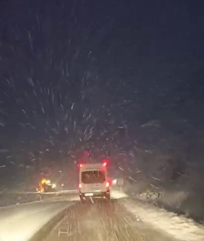 Palandöken geçidinde kar yağışı ulaşımı olumsuz etkiledi
