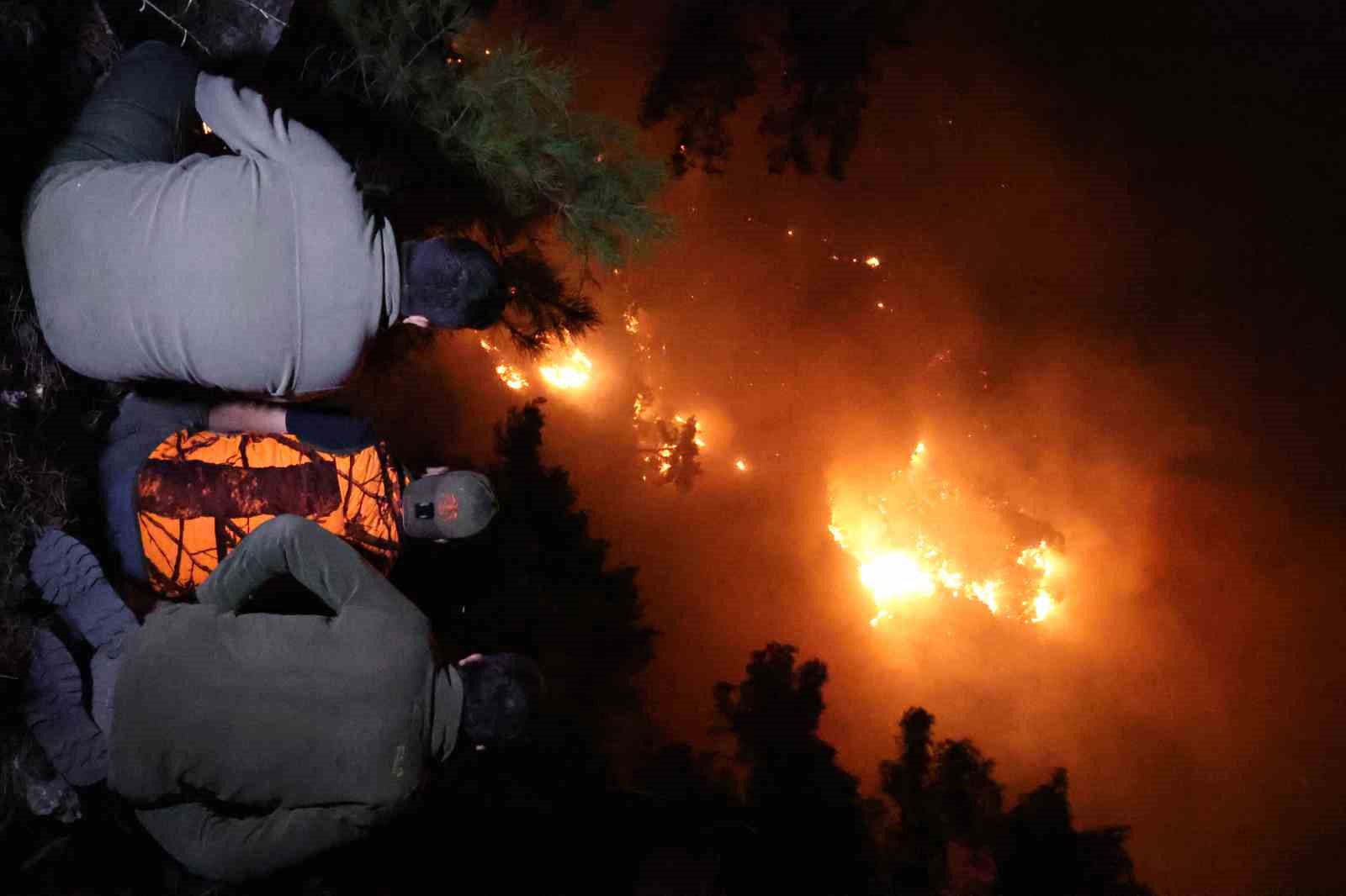 Muğla’daki orman yangınında alevler geceyi aydınlattı
