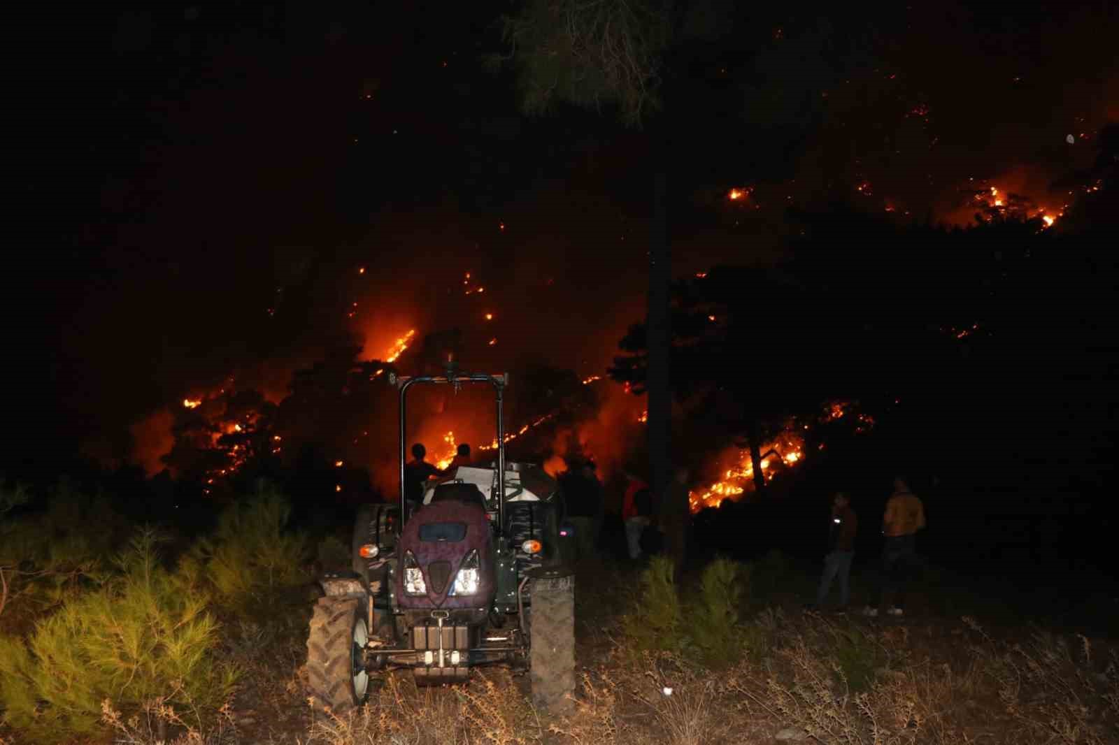 Muğla yanıyor... Ortaca ve Dalaman’daki yangınların ardından bir yangın da Gökova’da başladı
