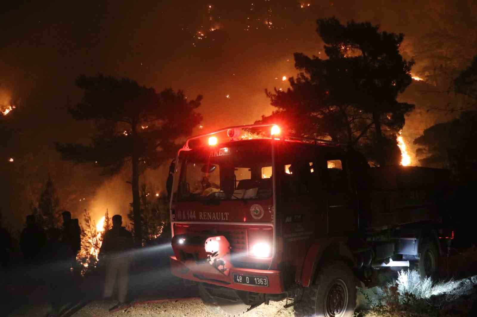 Muğla yanıyor... Ortaca ve Dalaman’daki yangınların ardından bir yangın da Gökova’da başladı
