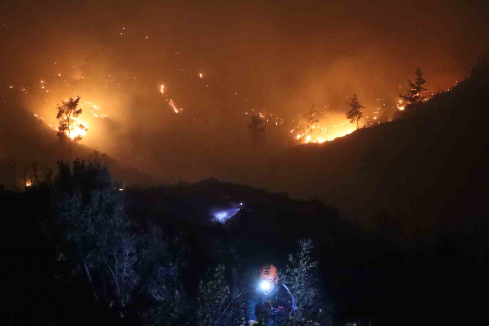 Muğla yanıyor... Ortaca ve Dalaman’daki yangınların ardından bir yangın da Gökova’da başladı
