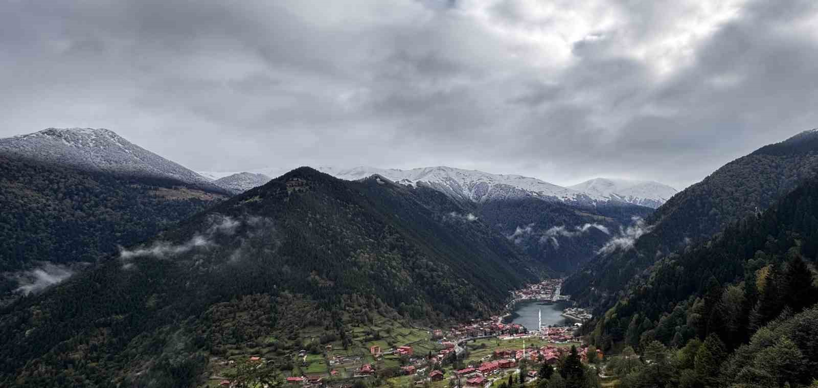 Uzungöl’ün yüksekleri beyaz örtüyle kaplandı
