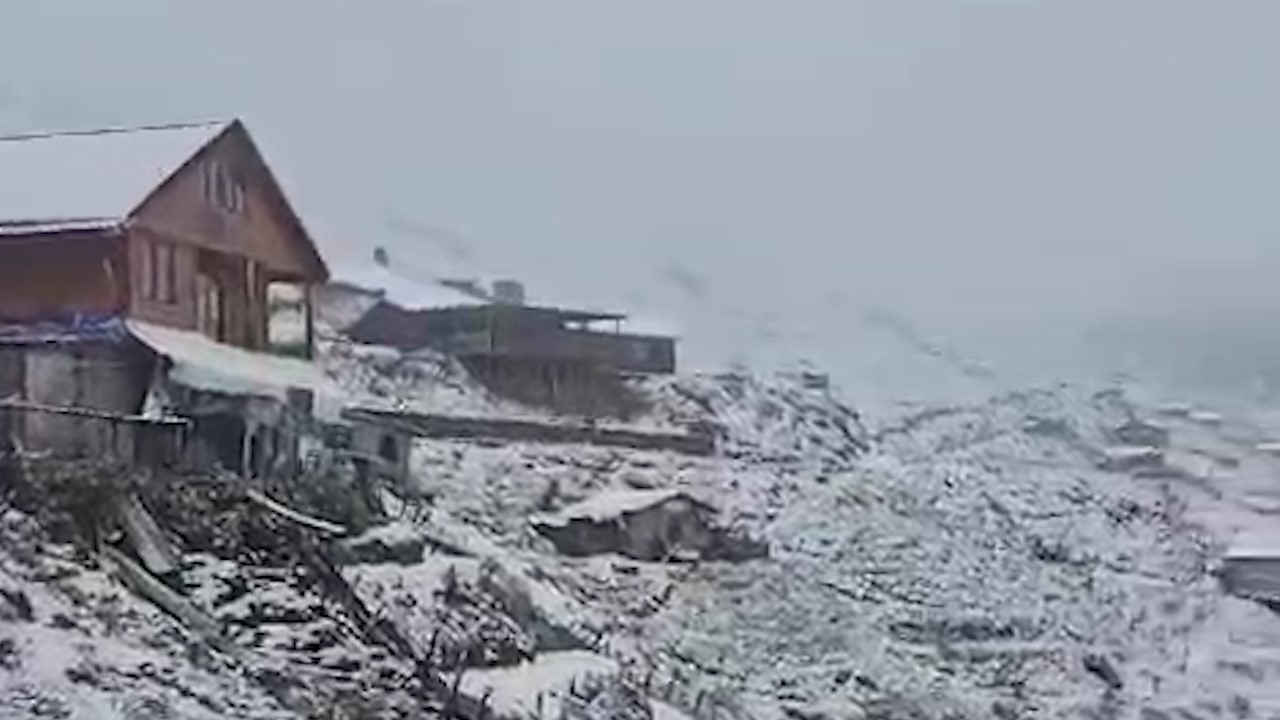 Rize’nin yaylaları beyaza büründü
