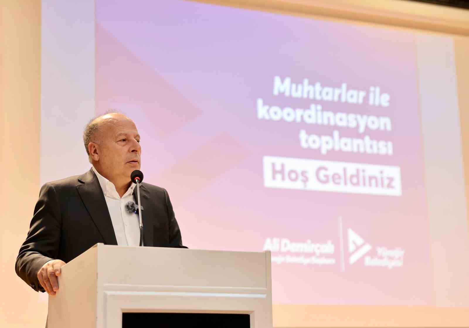 Yüreğir’in geleceği için muhtarlarla beyin fırtınası
