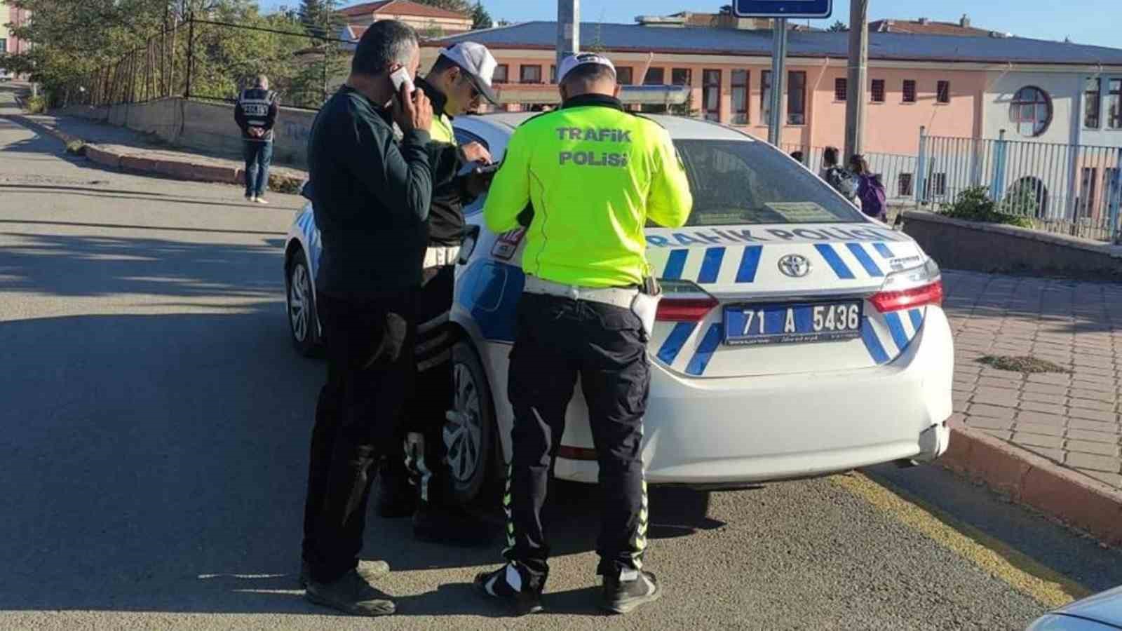 Kırıkkale’de polis ekipleri okul çevrelerinde denetimlerini sürdürüyor
