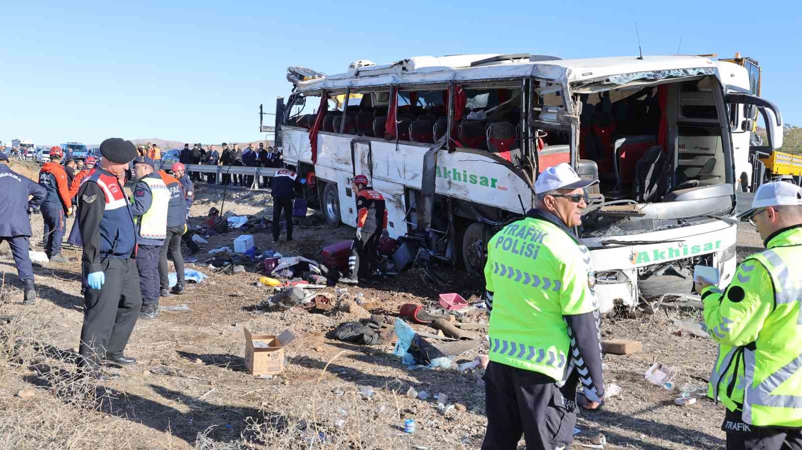 Otobüs kazası sonrası şoför konuştu: “Sabah güneşi gözümü aldı, şarampole uçtuk”
