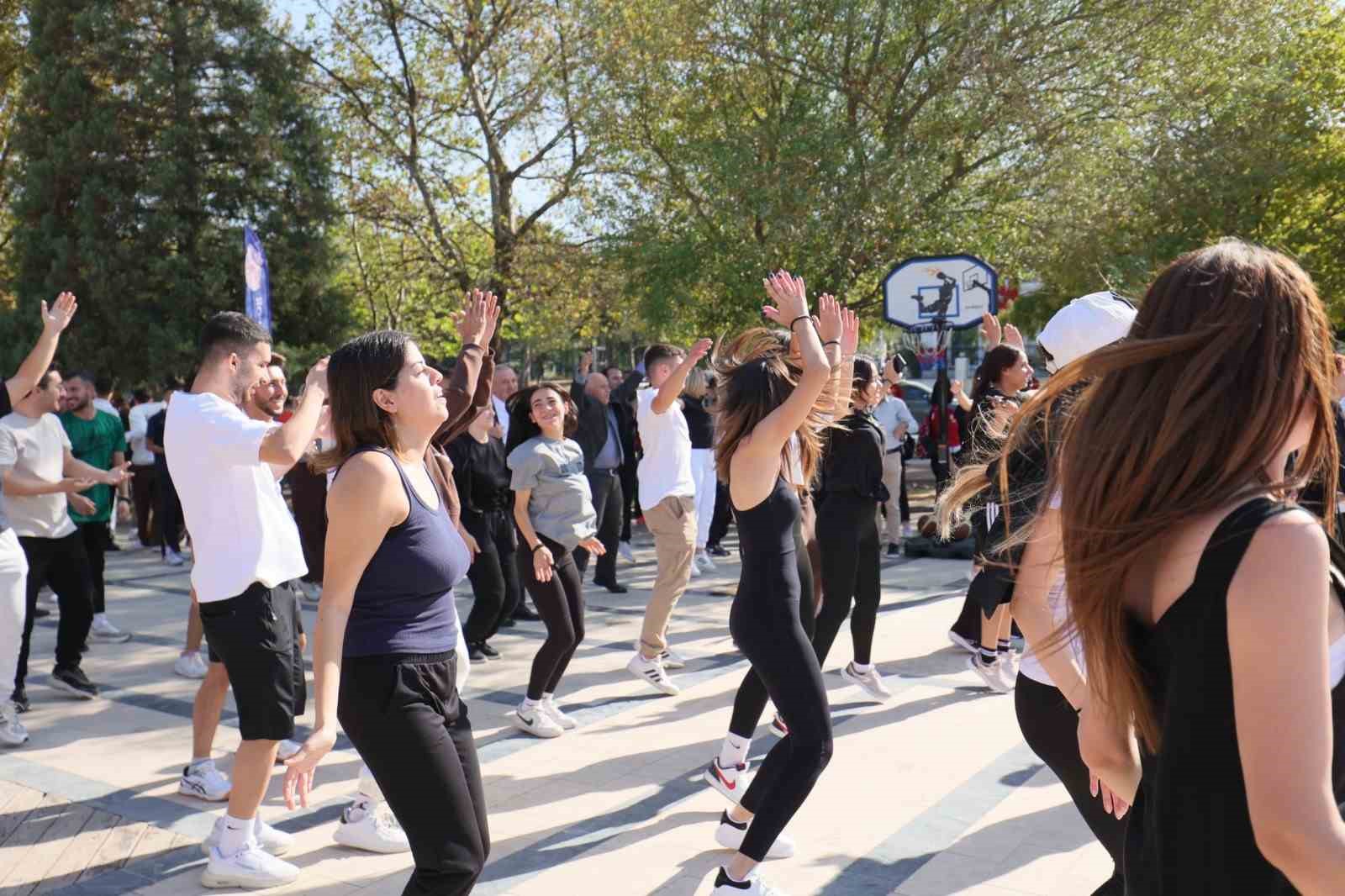 Merkezefendi’de spor şenlikleri başladı
