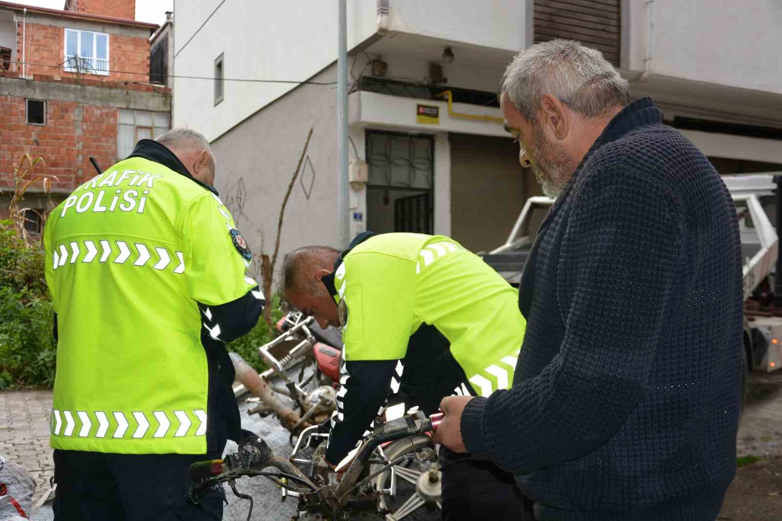 Ordu’da tescilsiz ve yakalaması olan motosikletler ele geçirildi
