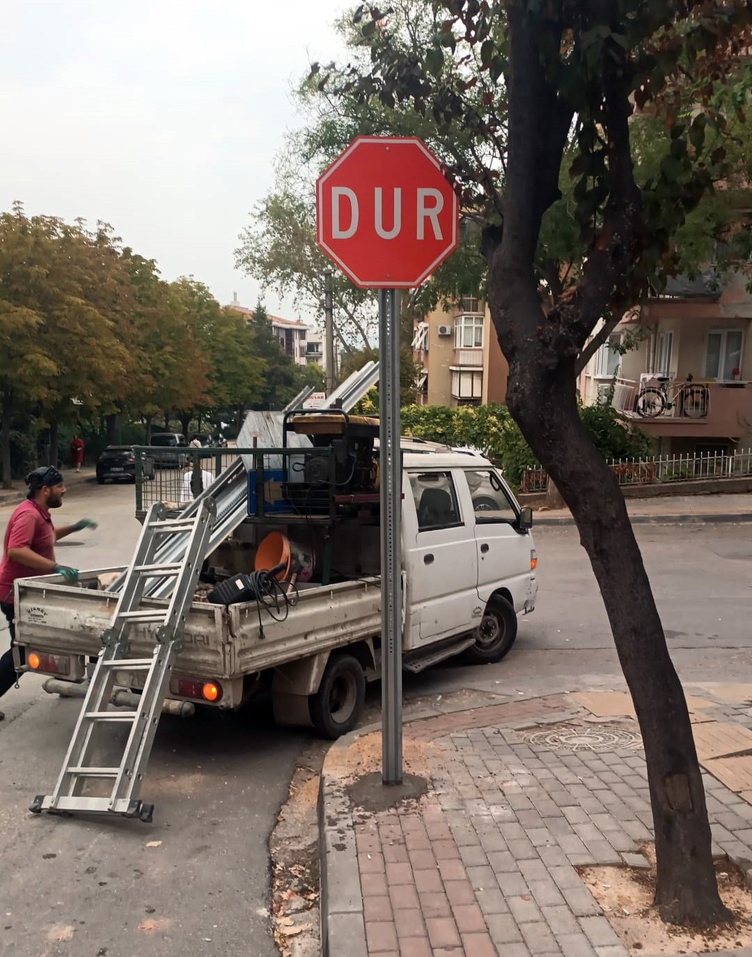 Kükürtlü’deki trafik levhaları yenilendi
