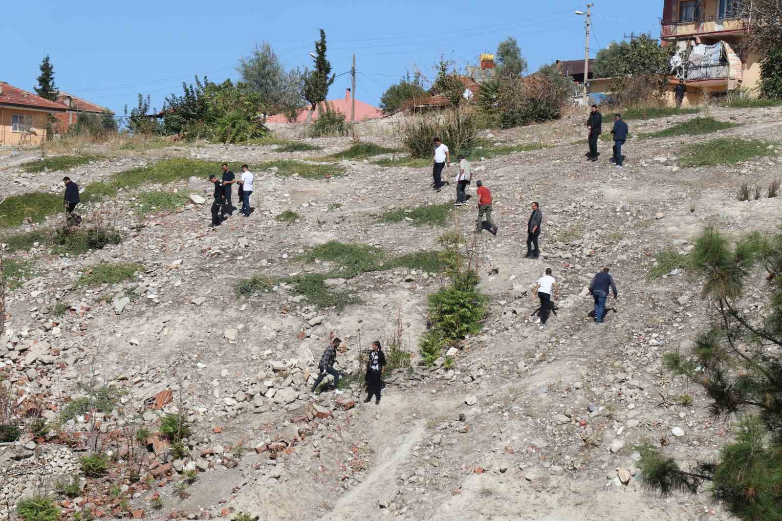 Boş arazide insan kemikleri bulundu
