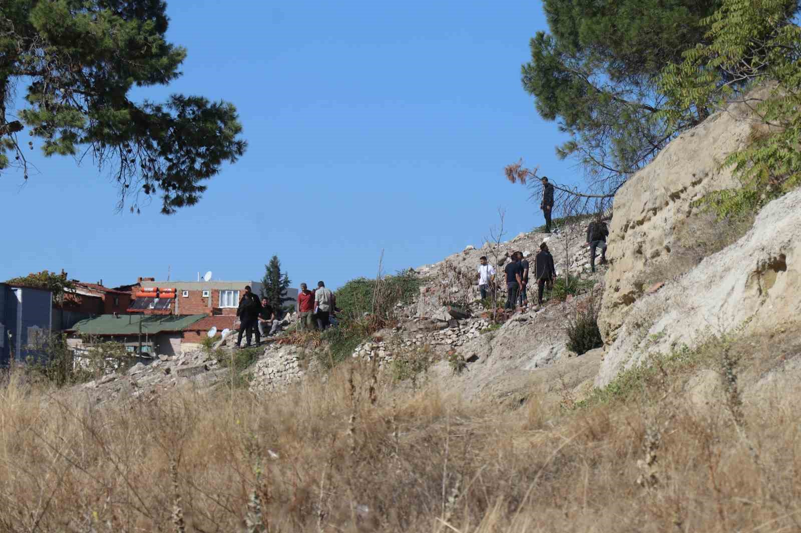 Boş arazide insan kemikleri bulundu
