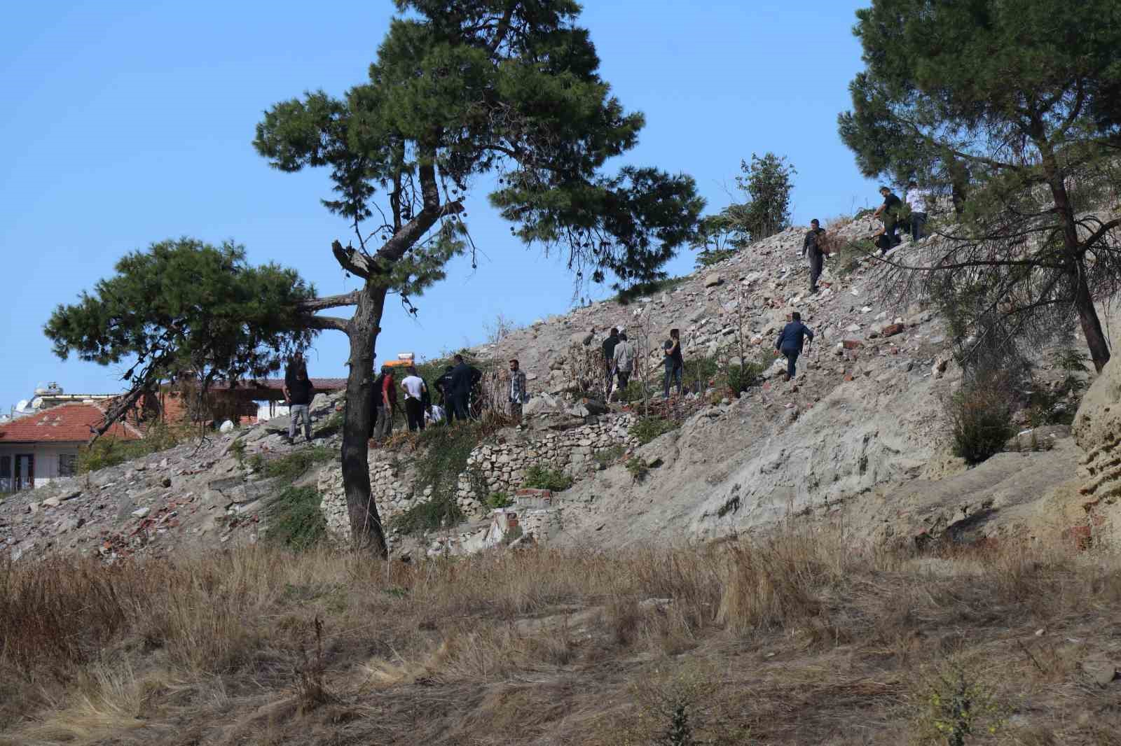 Boş arazide insan kemikleri bulundu
