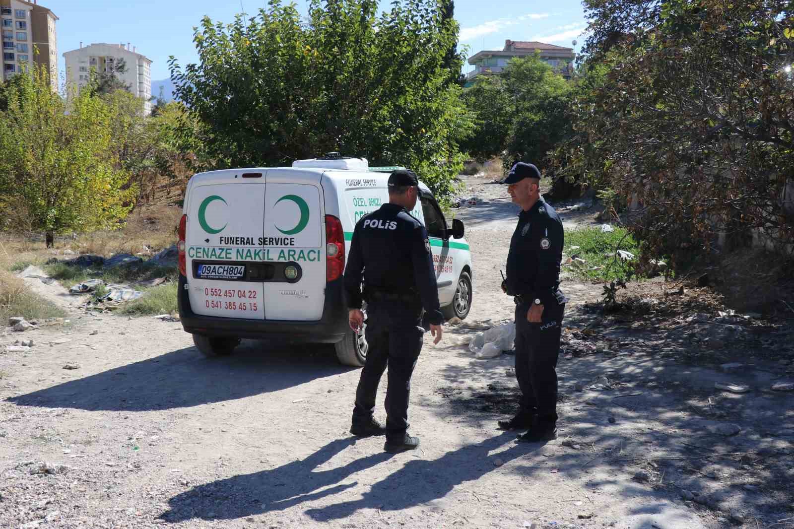 Boş arazide insan kemikleri bulundu
