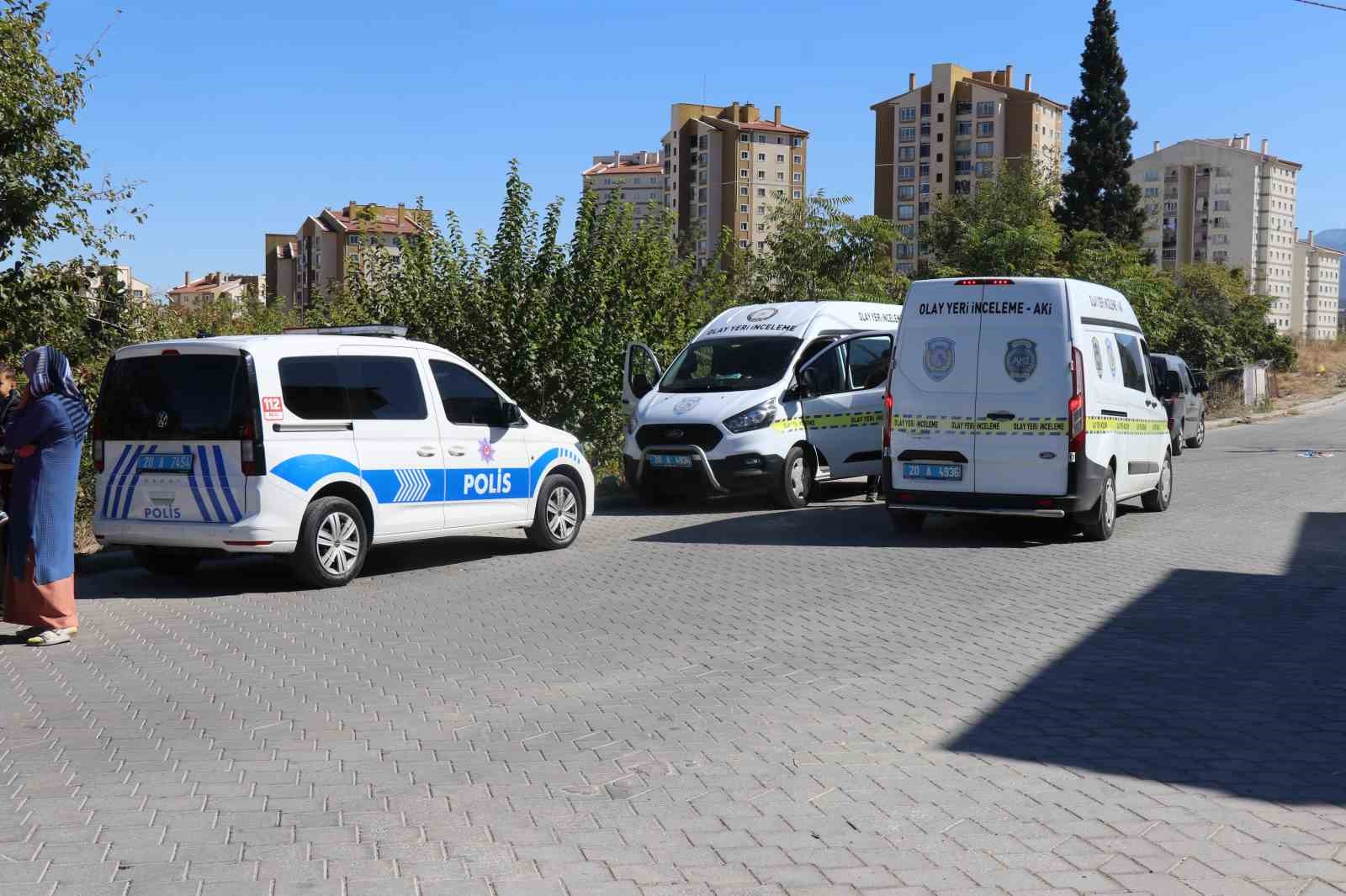 Boş arazide insan kemikleri bulundu
