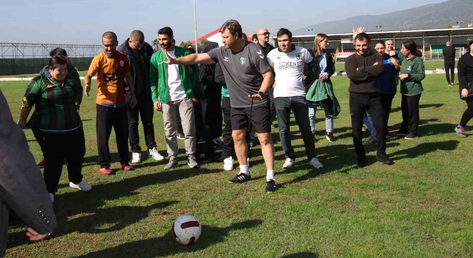 Özel çocuklar Kocaelispor futbolcularıyla bir araya geldi
