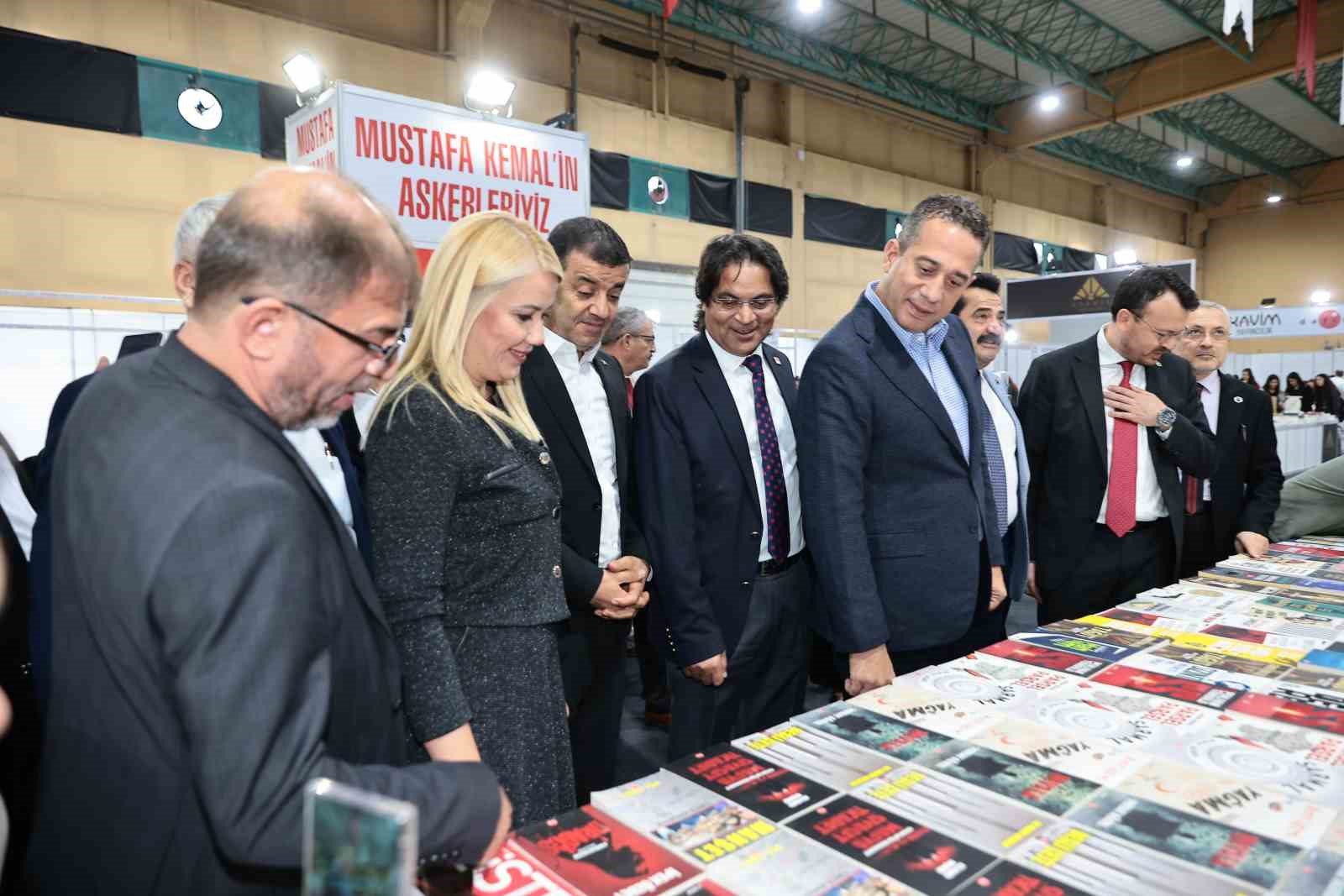 Yüzlerce yazar ve yayınevi Denizlililerle buluşacak Kitap Fuarı açıldı
