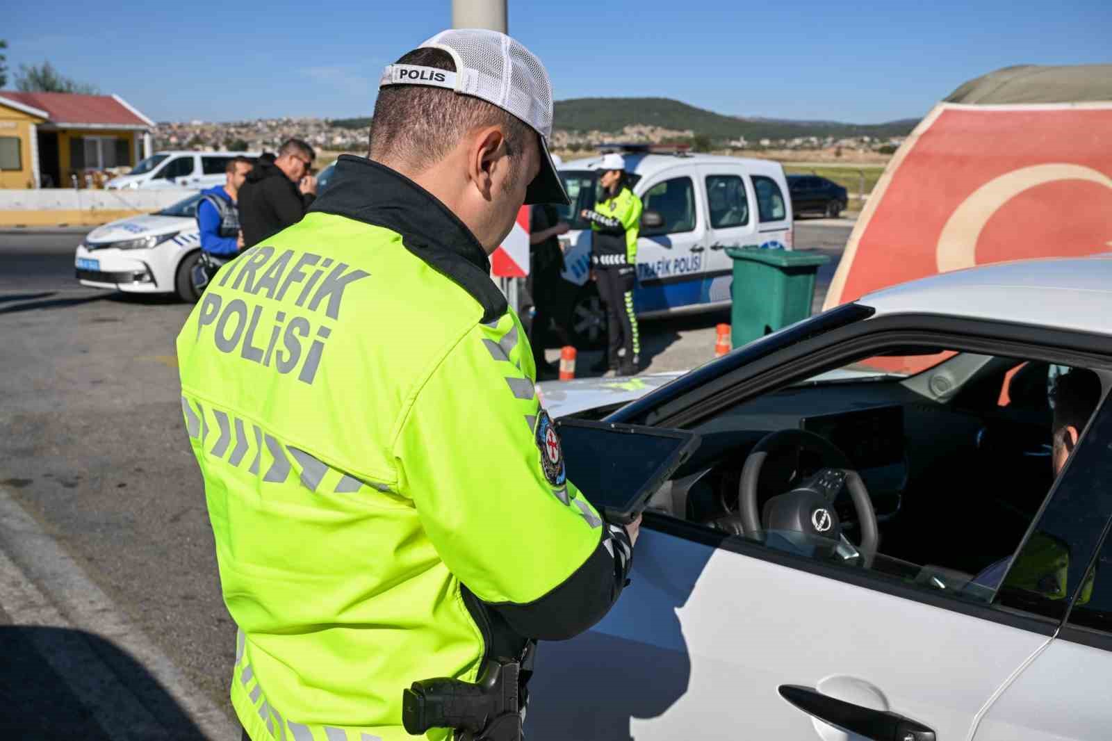 Vali Aktaş, polis uygulama noktasını ziyaret etti
