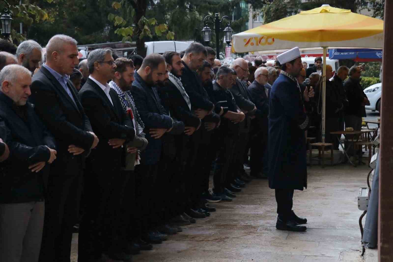 Yalova’da, İsrail saldırısında ölen Hamas Lideri Sinwar için gıyabi cenaze namazı kılındı
