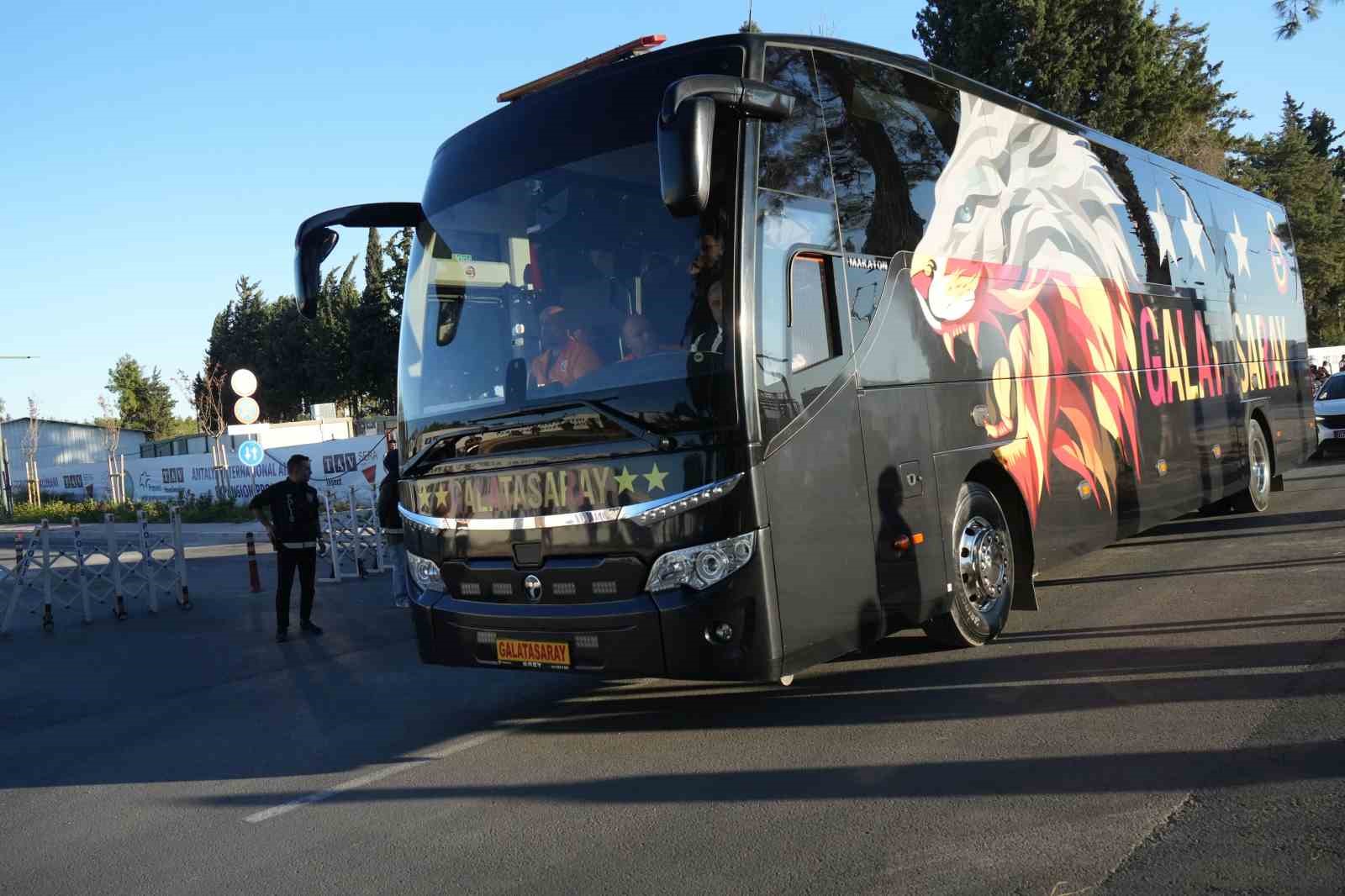 Galatasaray kafilesi Antalya’ya geldi
