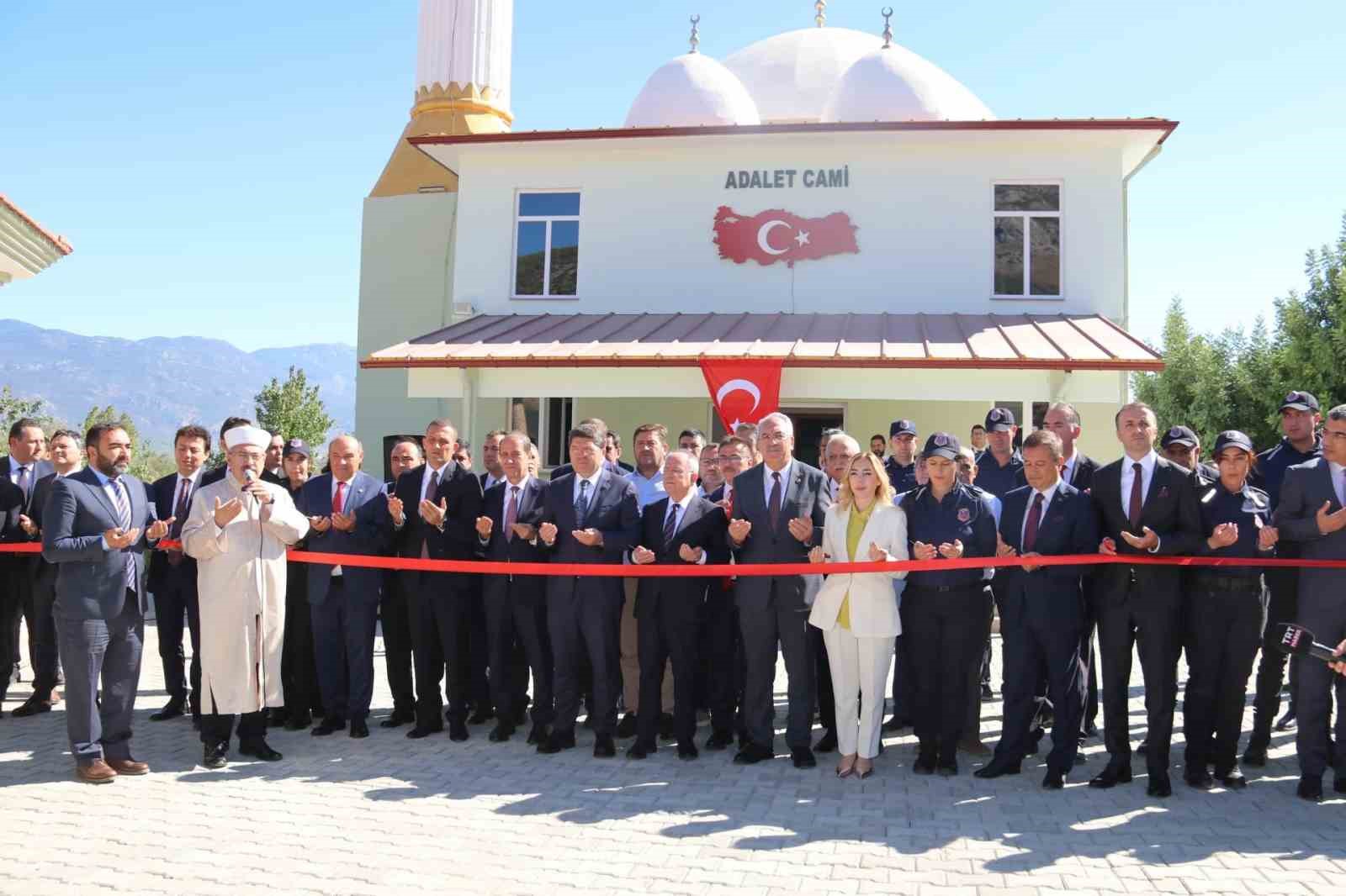 Bakan Tunç, Seydikemer’de cami, eğitim merkezi ve kütüphane açılışlarını gerçekleştirdi
