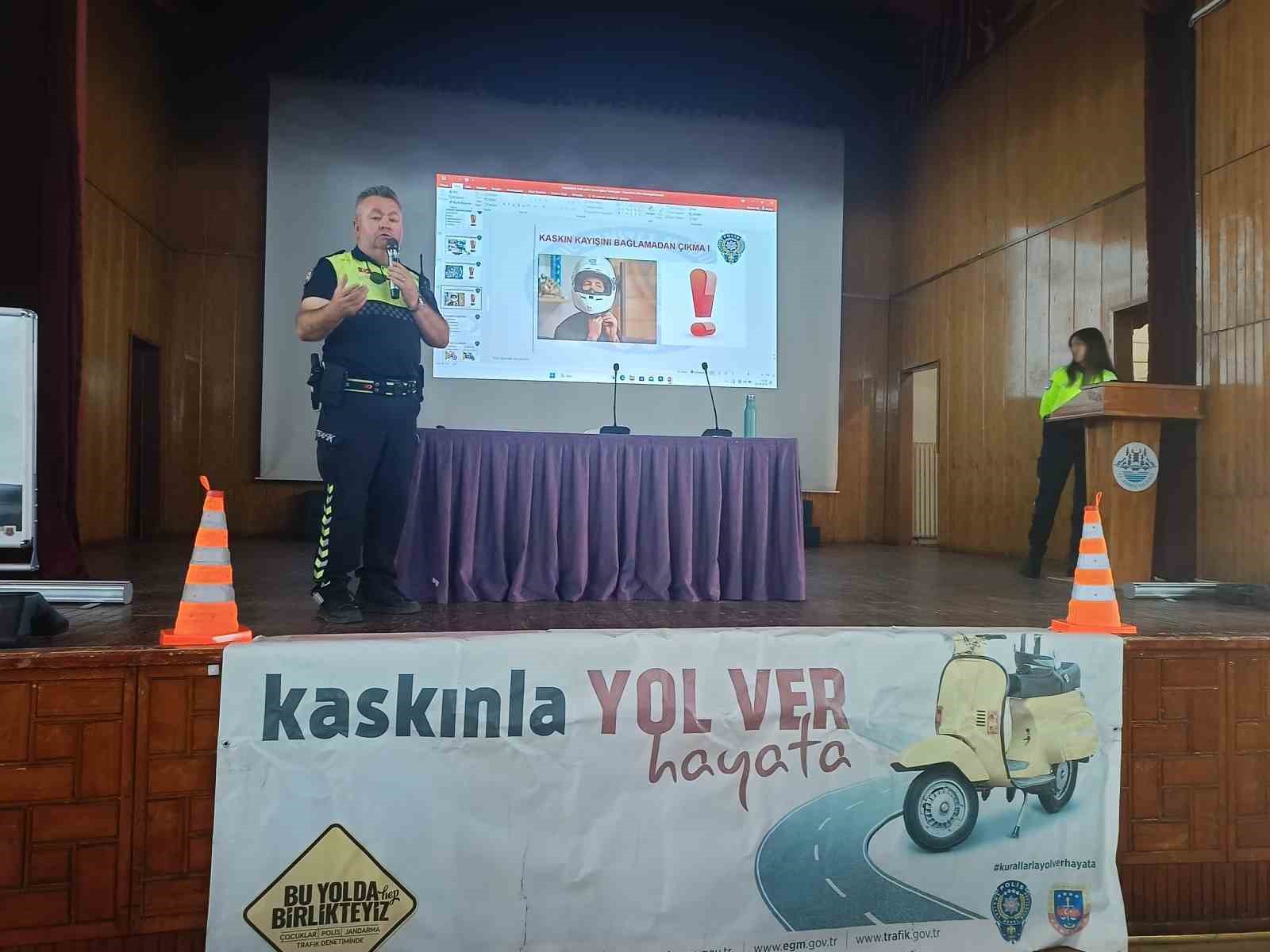 Edirne’de motokuryelere trafik eğitimi verildi
